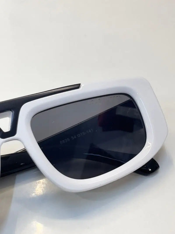 louis. Vuitton white 8835