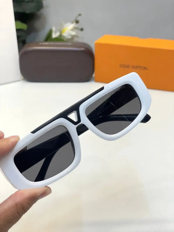 louis. Vuitton white 8835