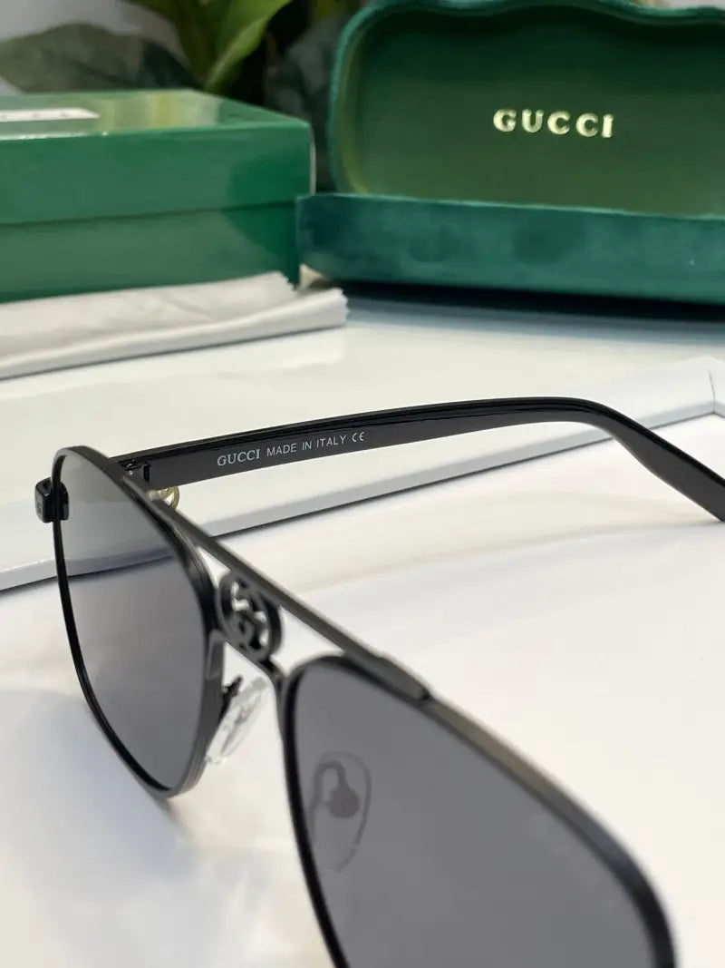 _Gucci_5117_black_gold