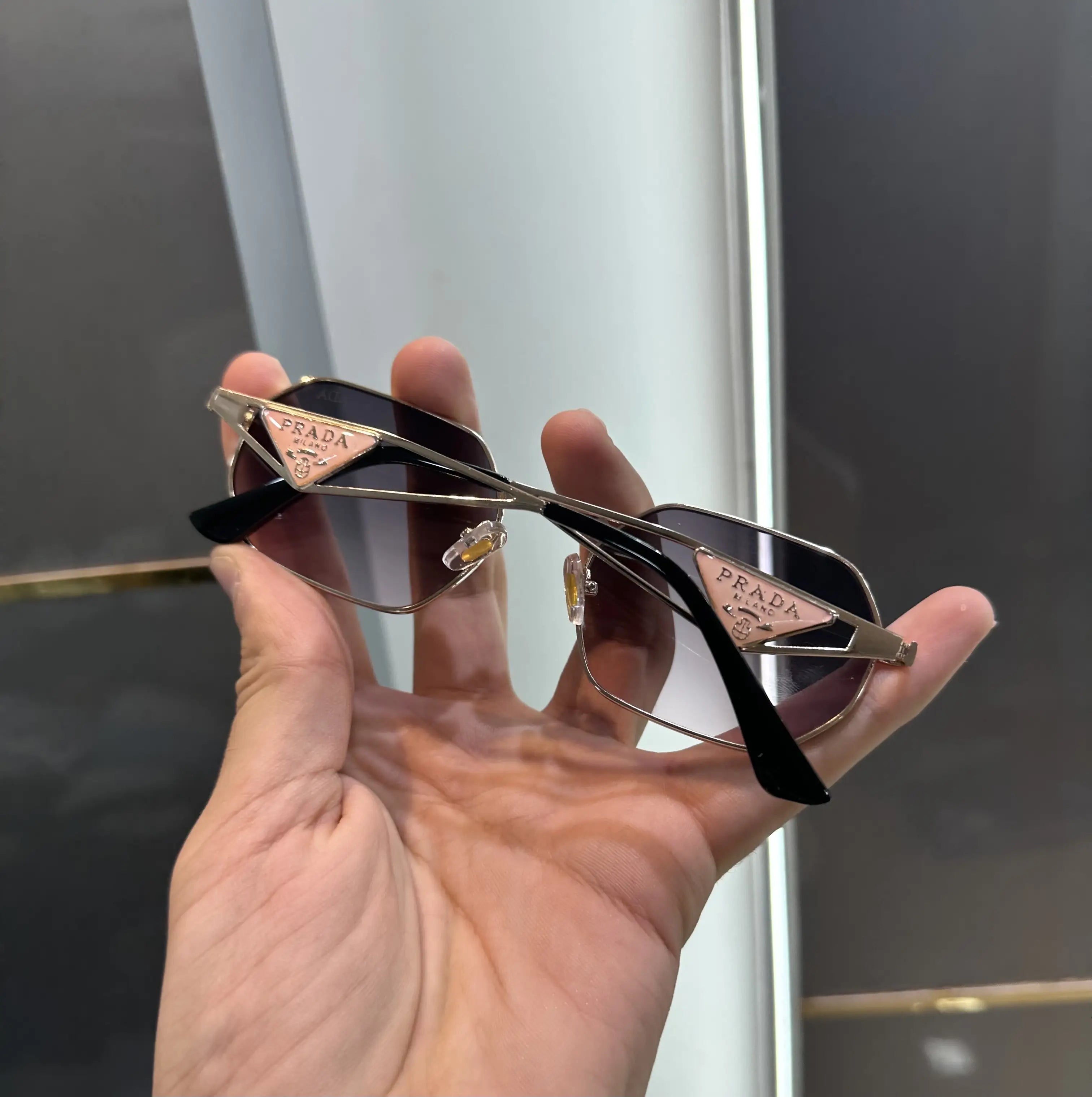 Prad a Gold Multi Premium Shades 180