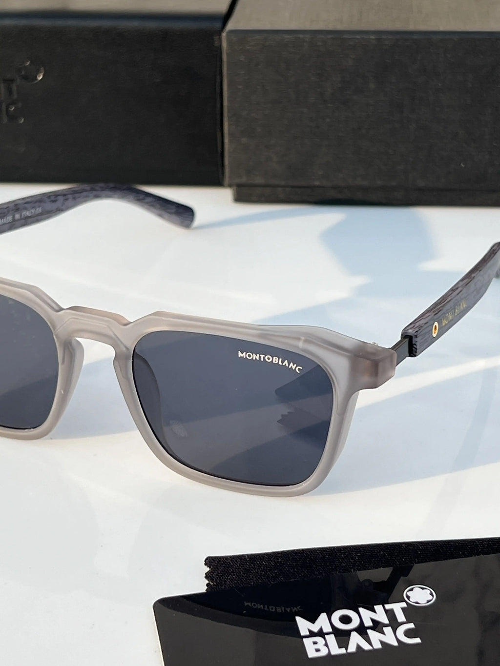 mont_blanc_200_grey_black
