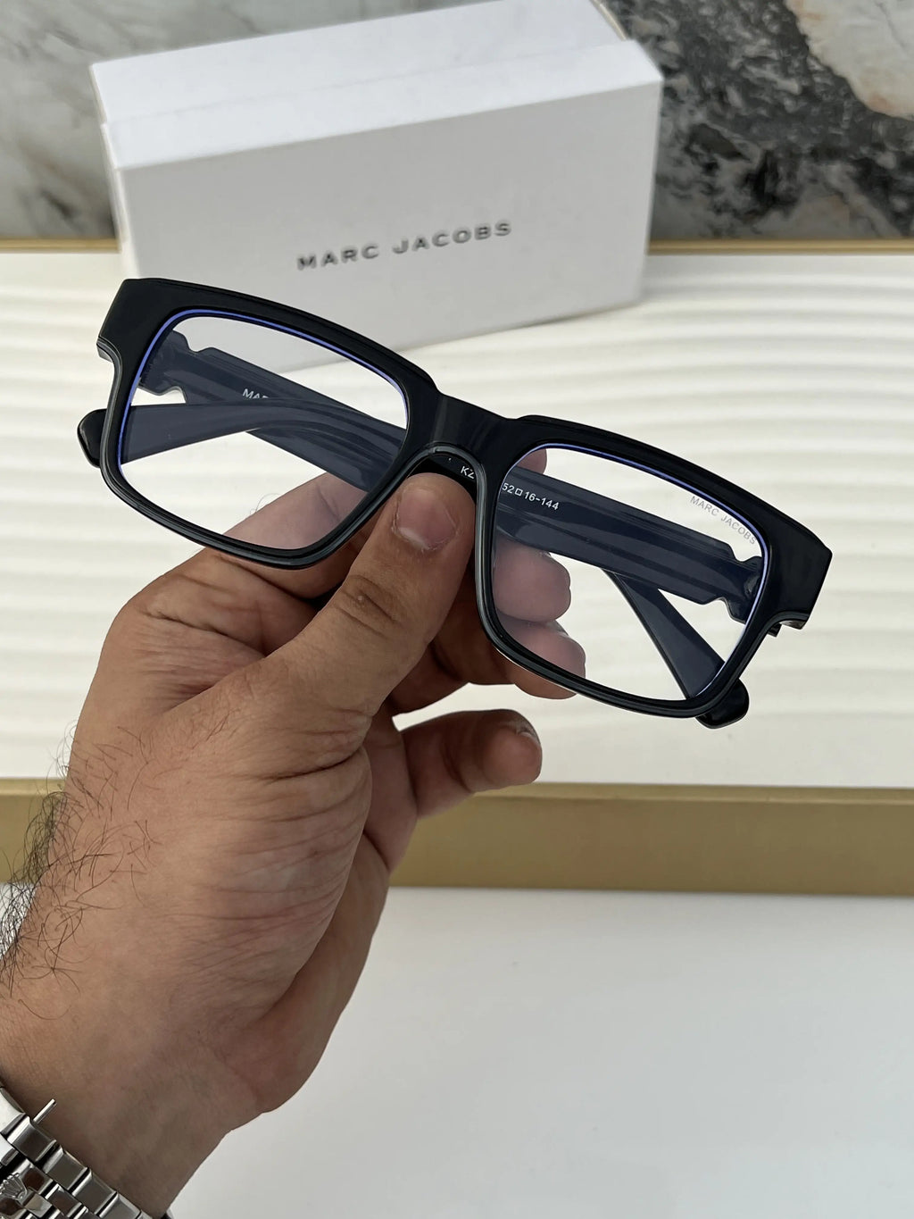 Marc_jacobs_1117_black_plano