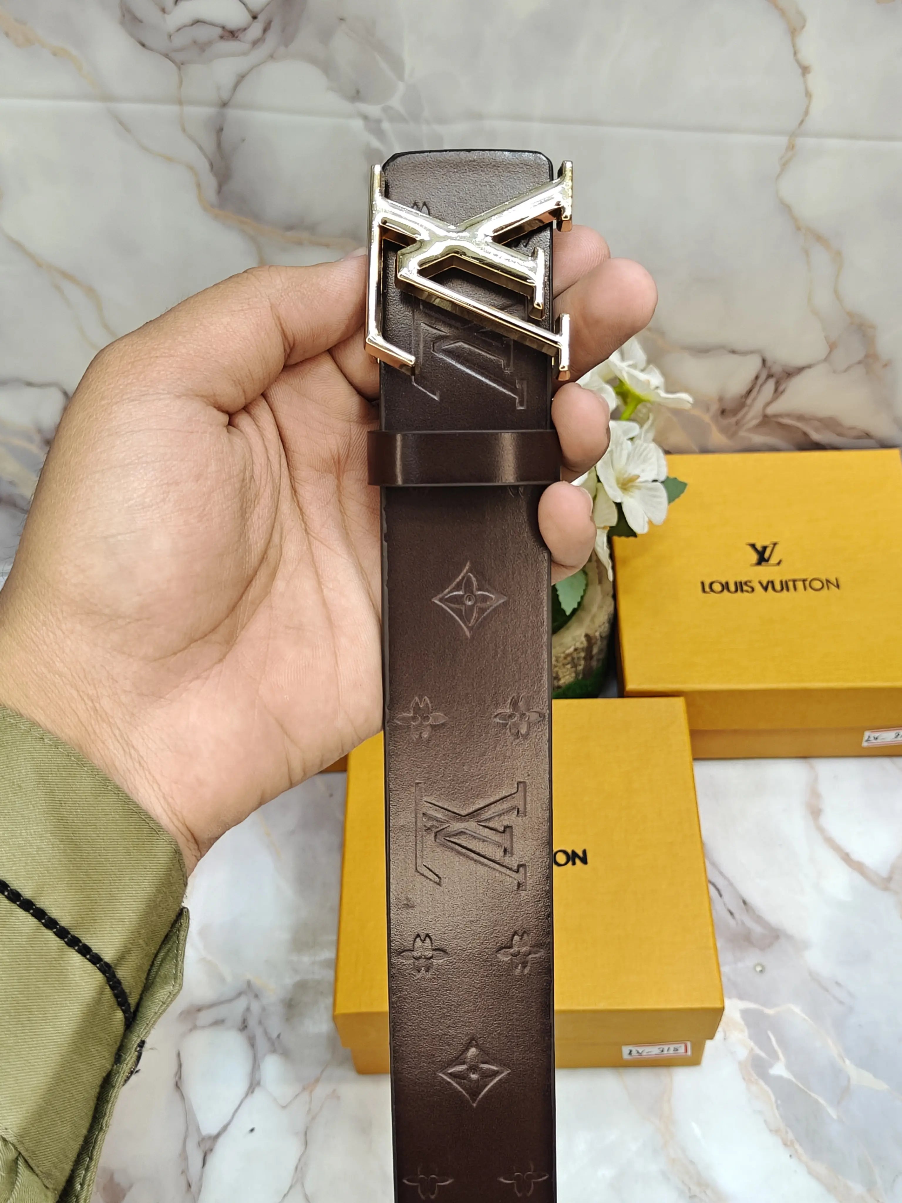 LV LOuIS VU!TTON PREMIUM QUALITY IMP LEATHER EMB0SSED BELT WITH OG BO_x LV-321