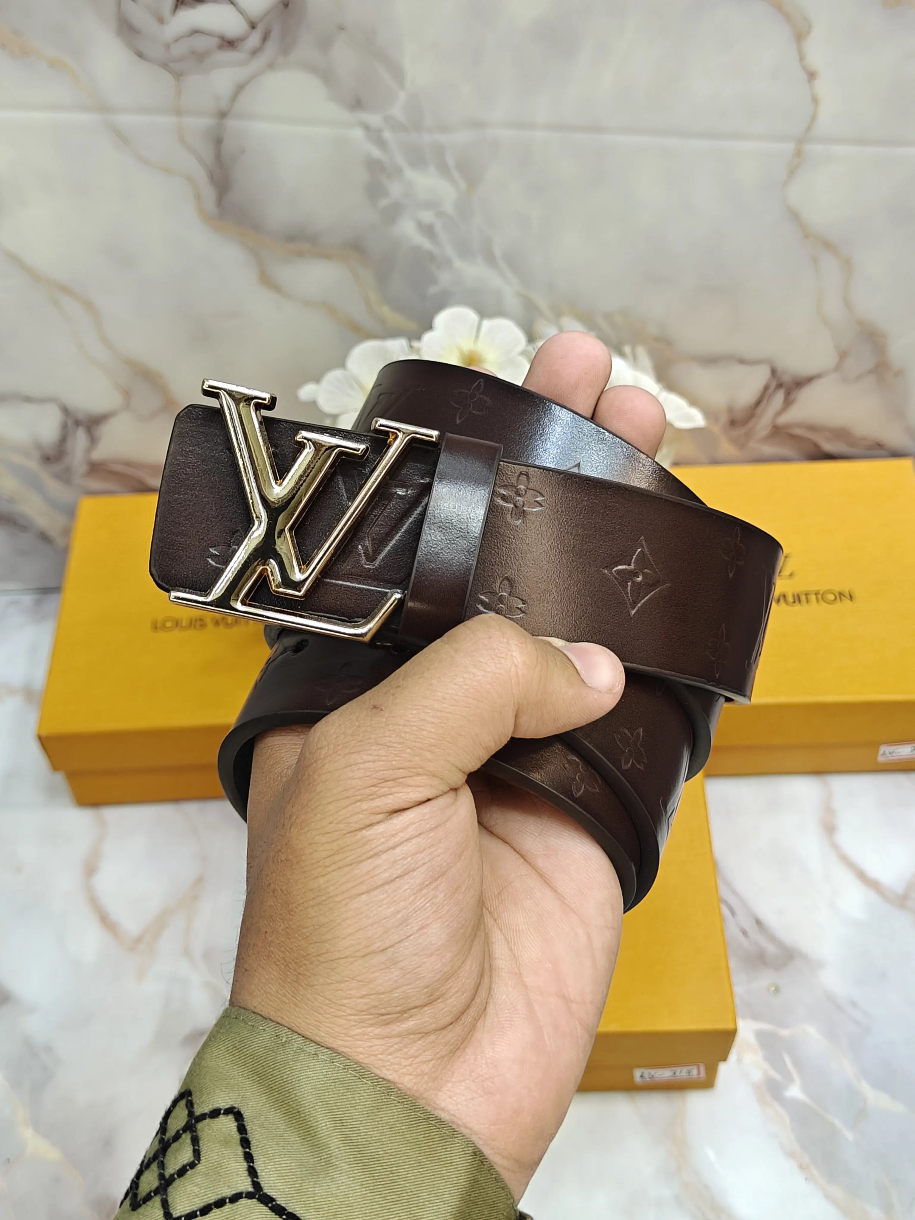 LV LOuIS VU!TTON PREMIUM QUALITY IMP LEATHER EMB0SSED BELT WITH OG BO_x LV-321