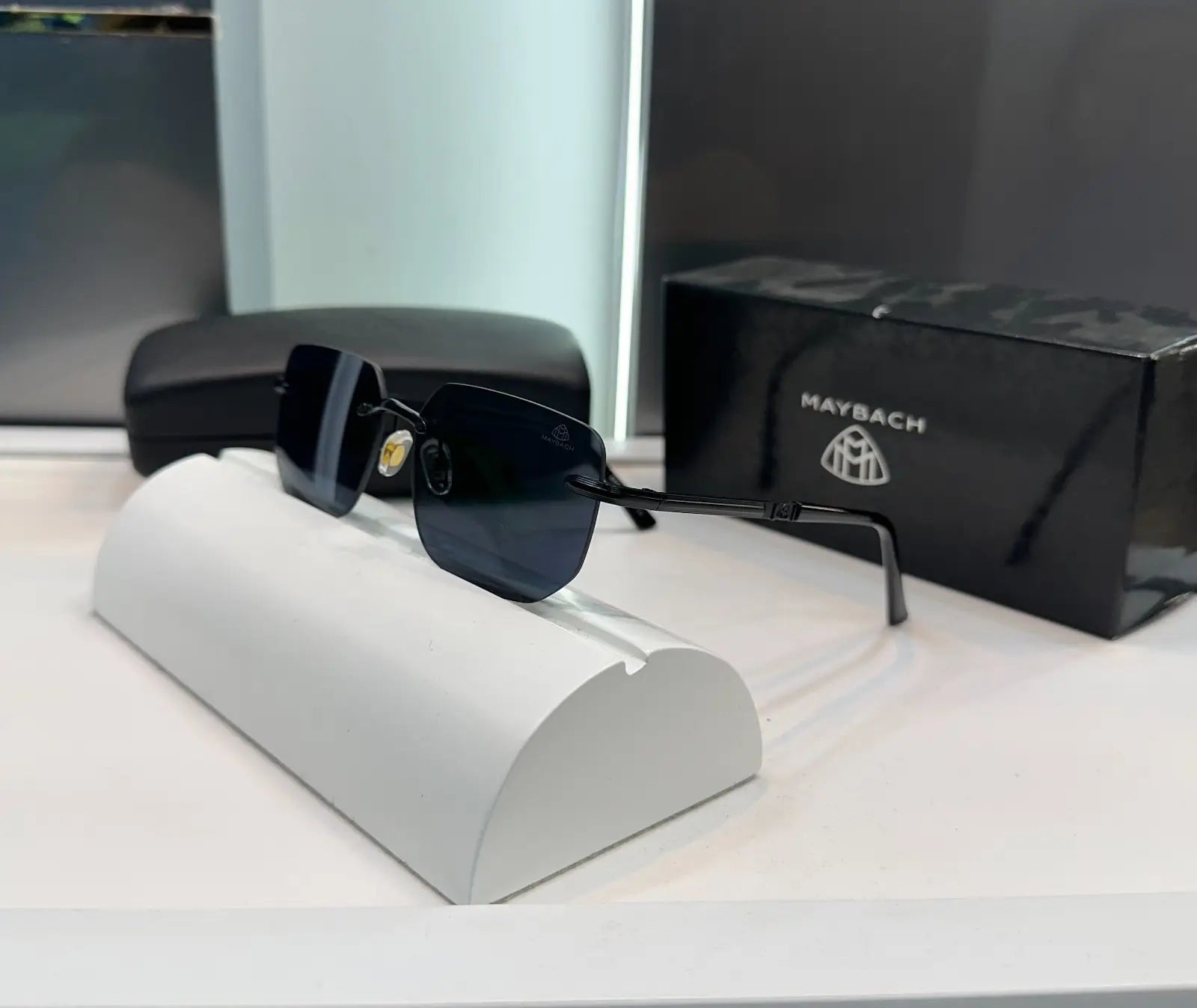 Maybach All Black Luxury Shade 8692