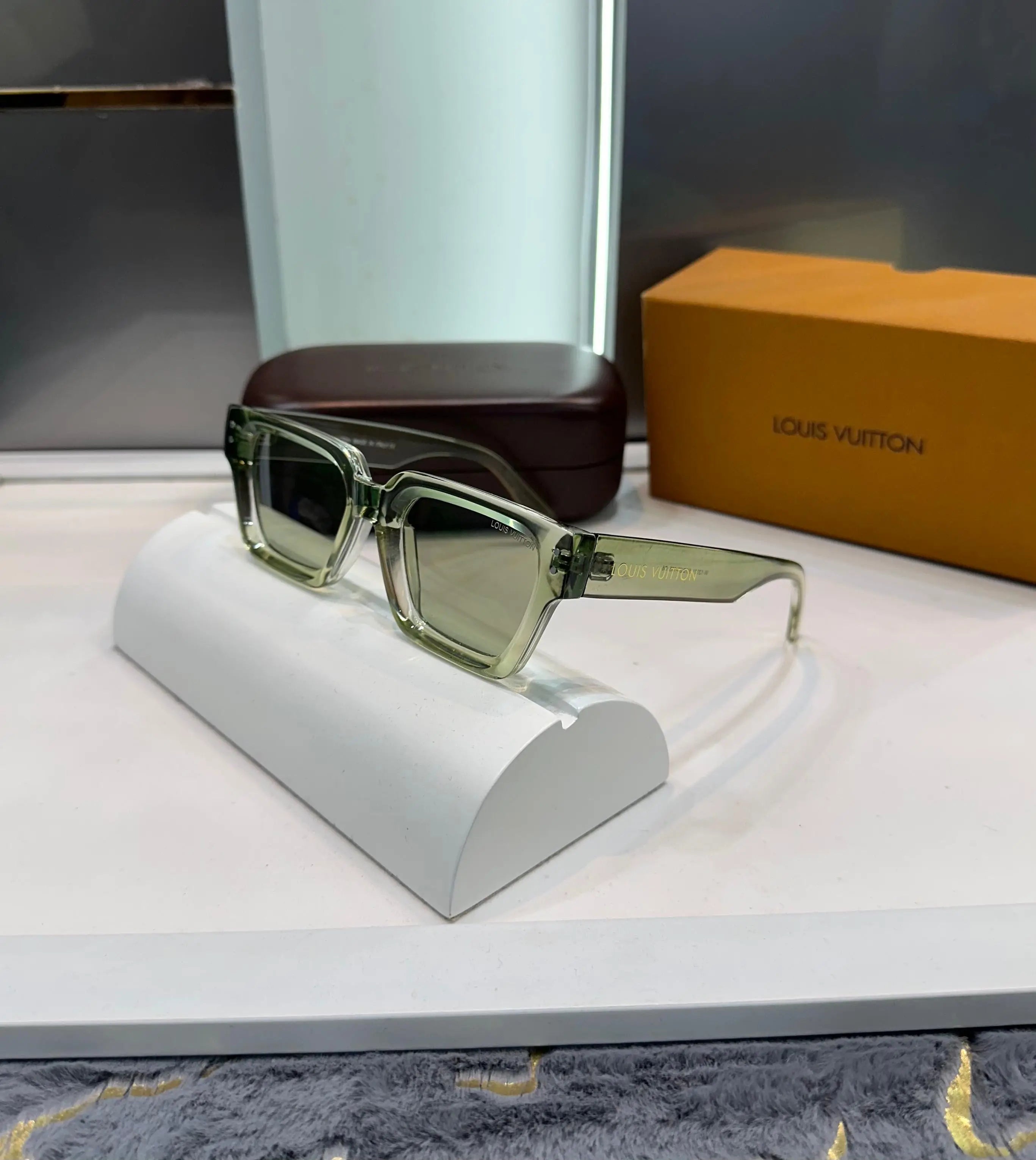 Louis Vuitto n Aqua Premium Shade 2001