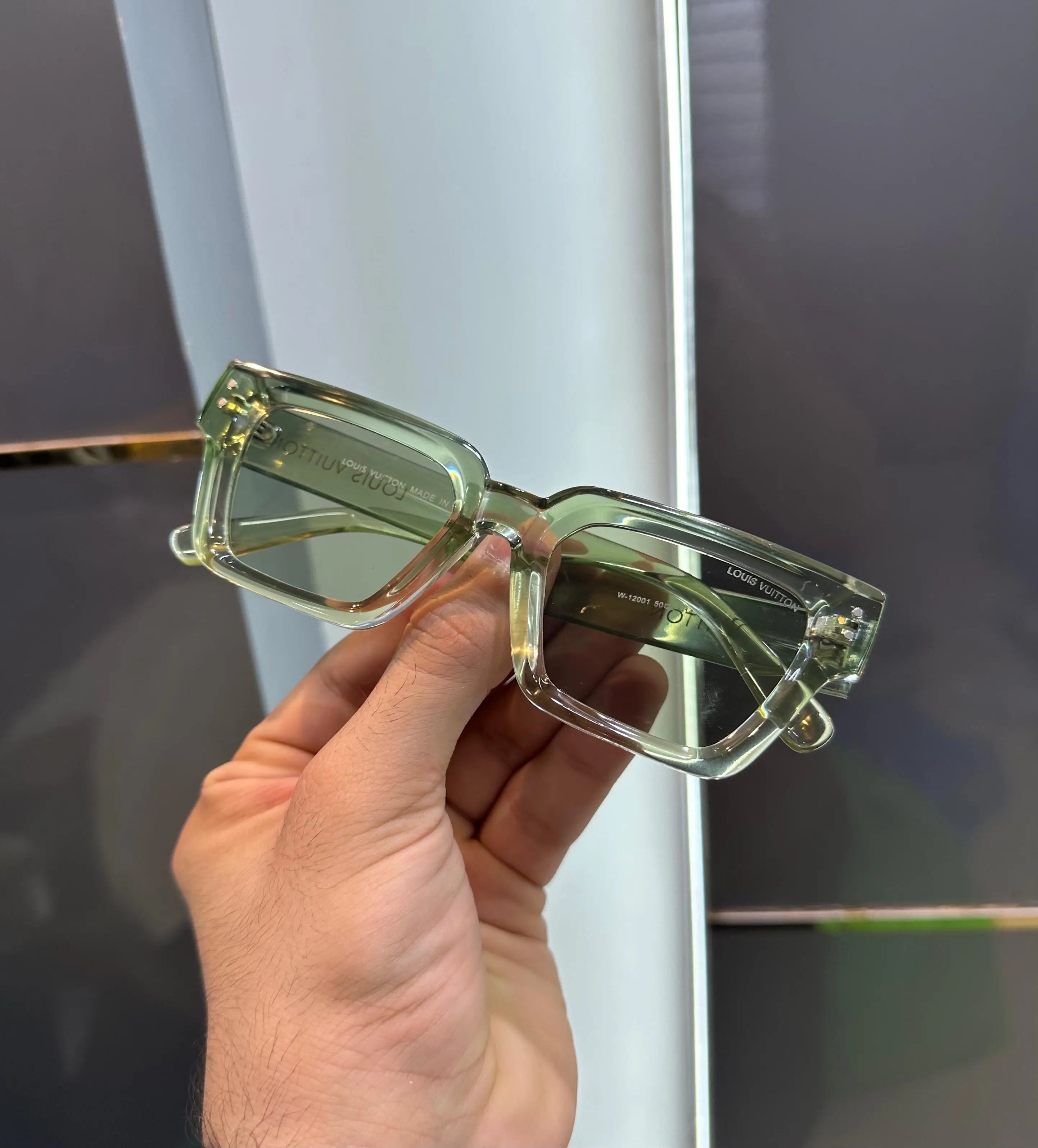 Louis Vuitto n Aqua Premium Shade 2001