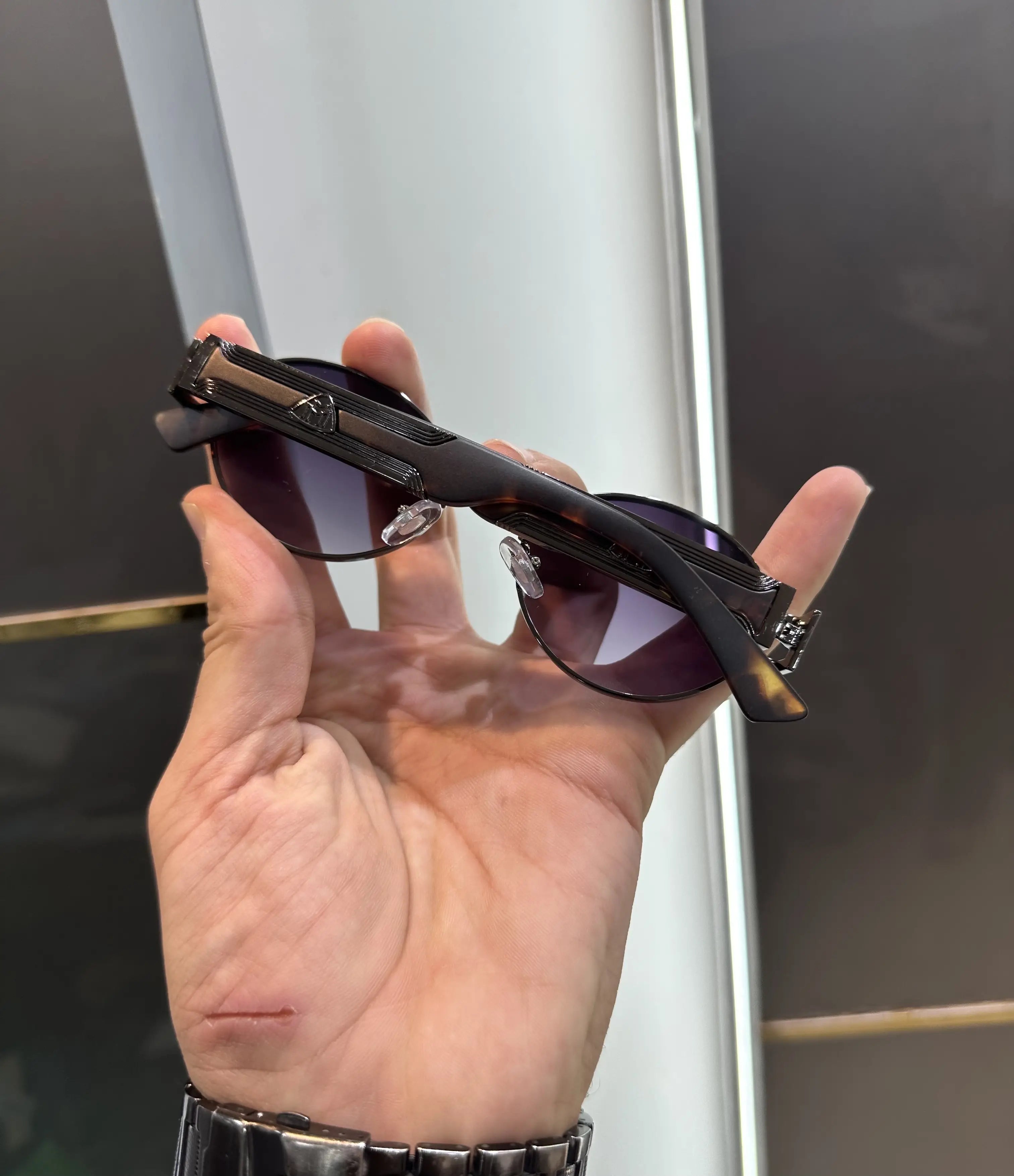 Maybach Tiger Purple Premium Shade 9132