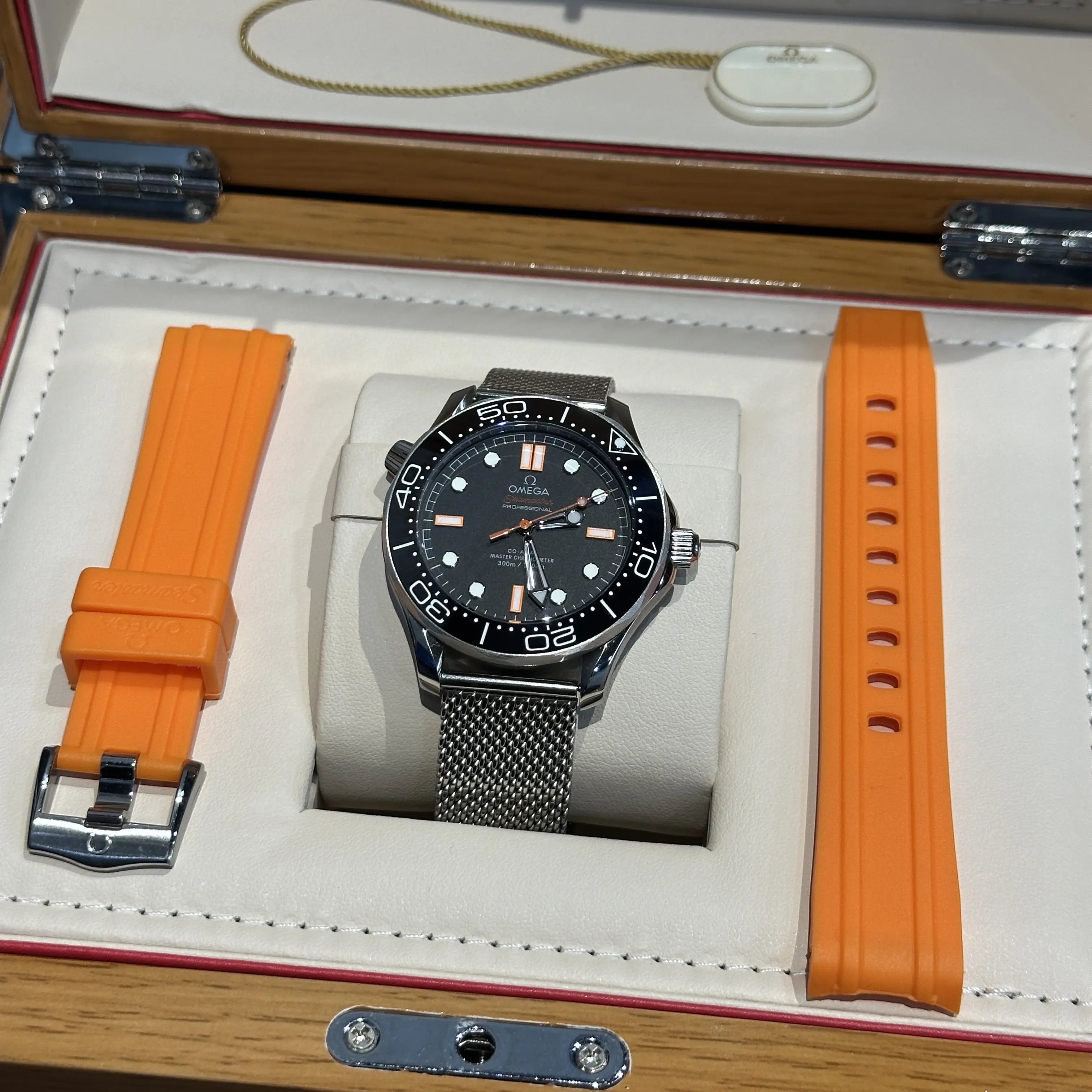 omega Seamaster 300m With EXtra Strap Main image