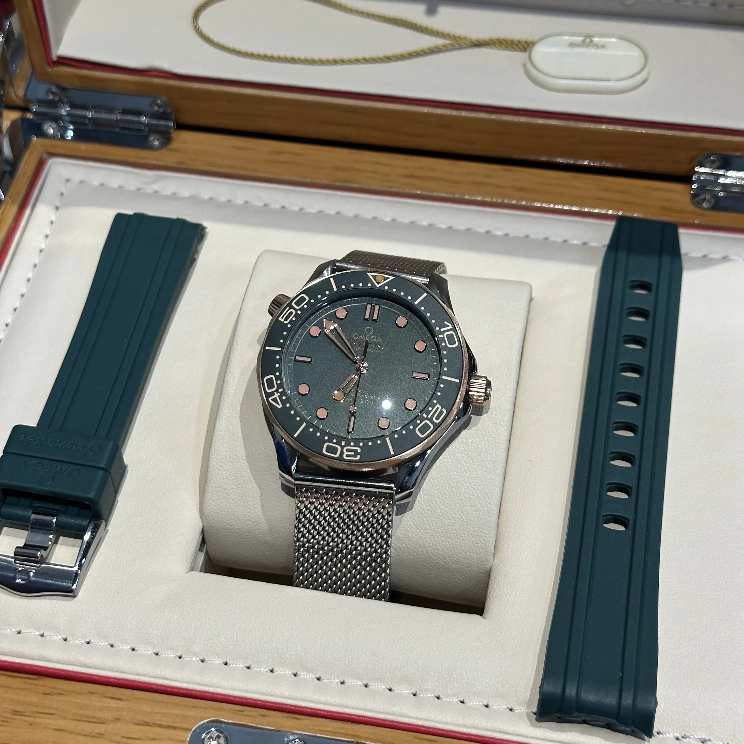 omega Seamaster 300m With EXtra Strap Main image