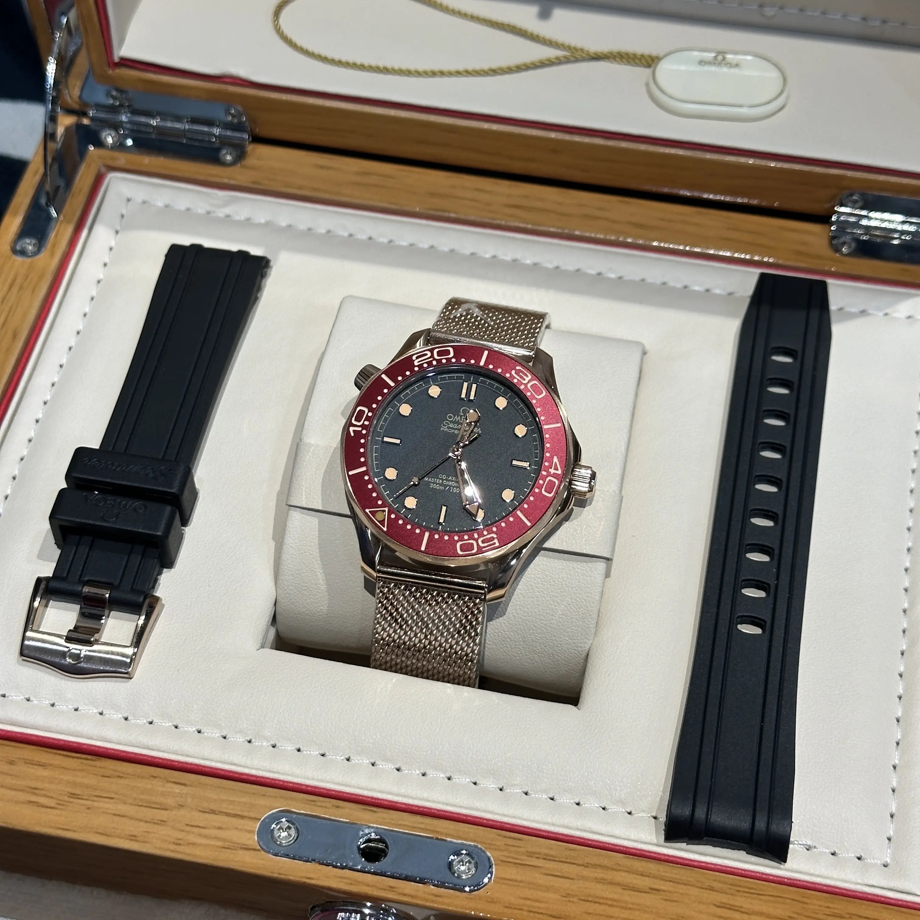 omega! Seamaster 300m With EXtra Strap Main image