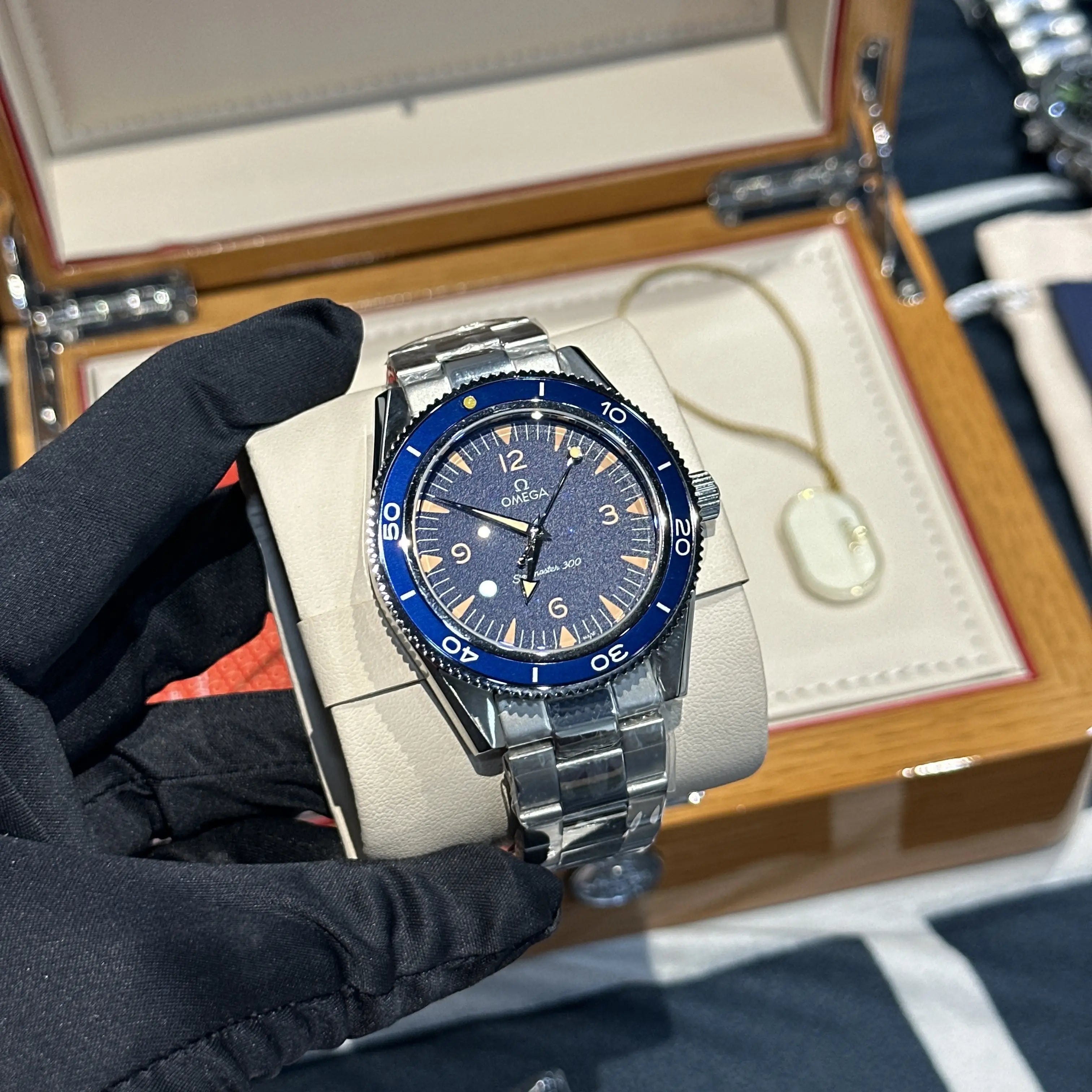 Omega Seamaster 300 Automatic Secondary image