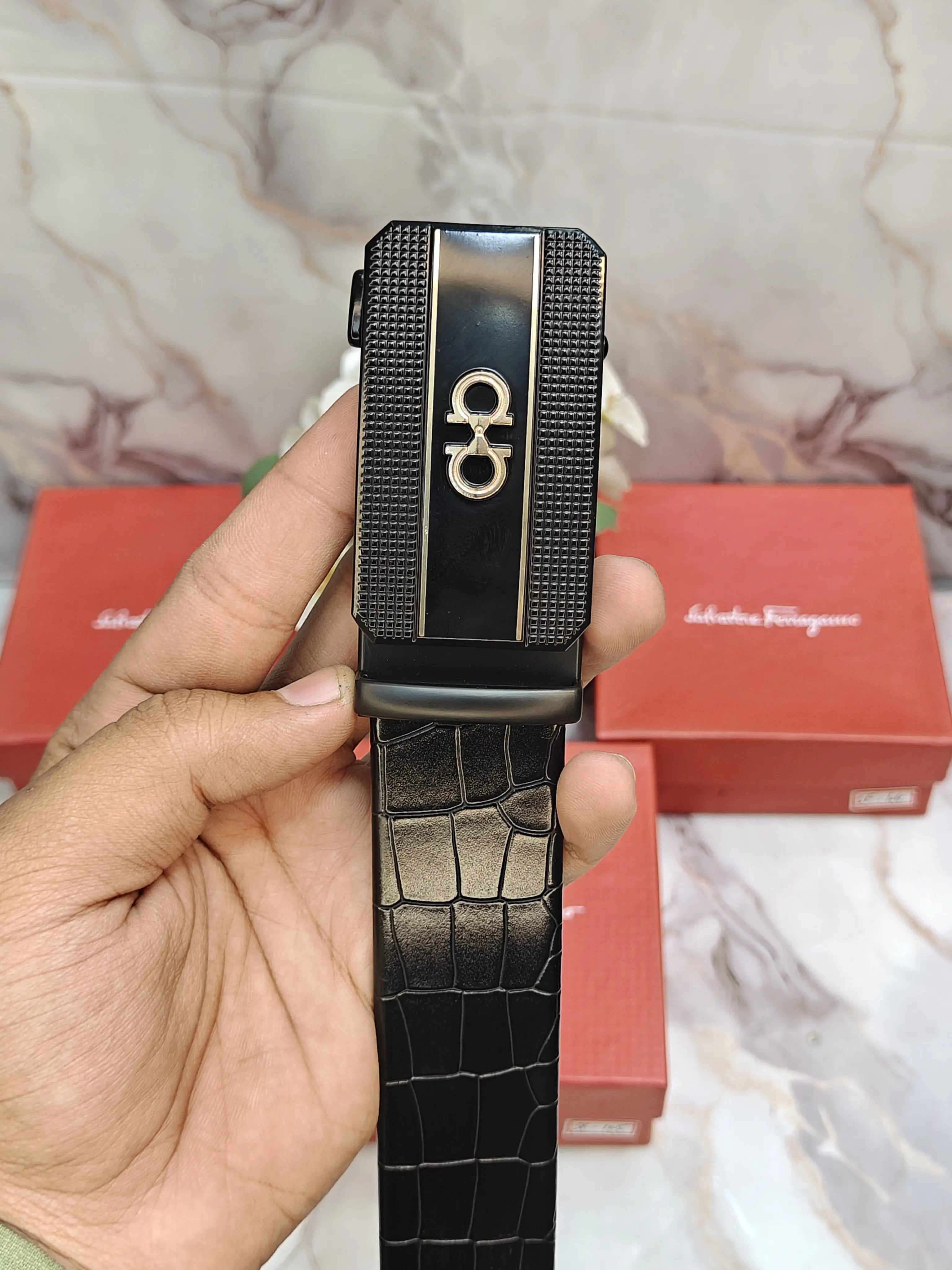 SALVATORE FERRAGAMO PREMIUM QUALITY AUTOLOCK WITH BOX SF-106