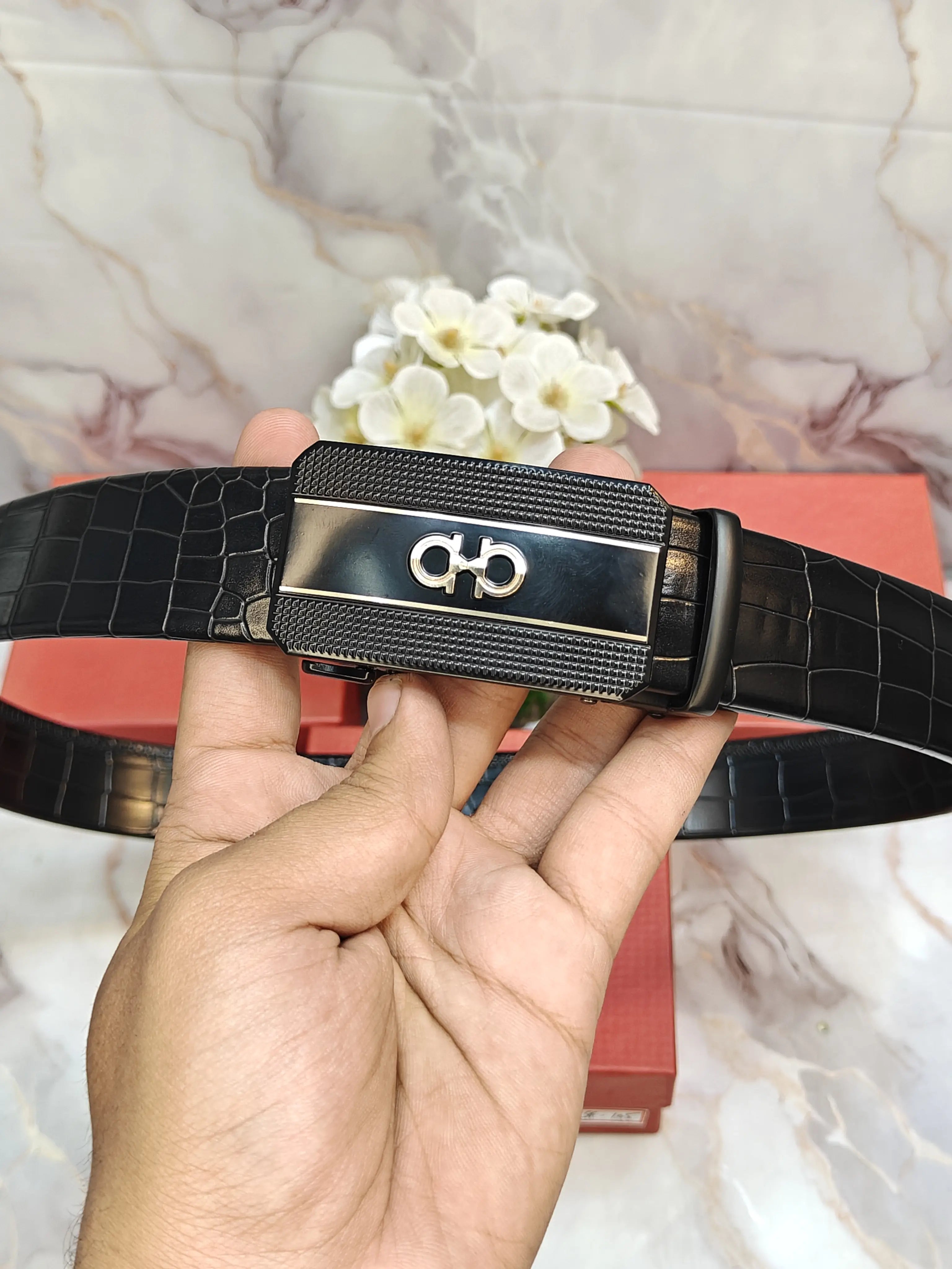 SALVATORE FERRAGAMO PREMIUM QUALITY AUTOLOCK WITH BOX SF-106
