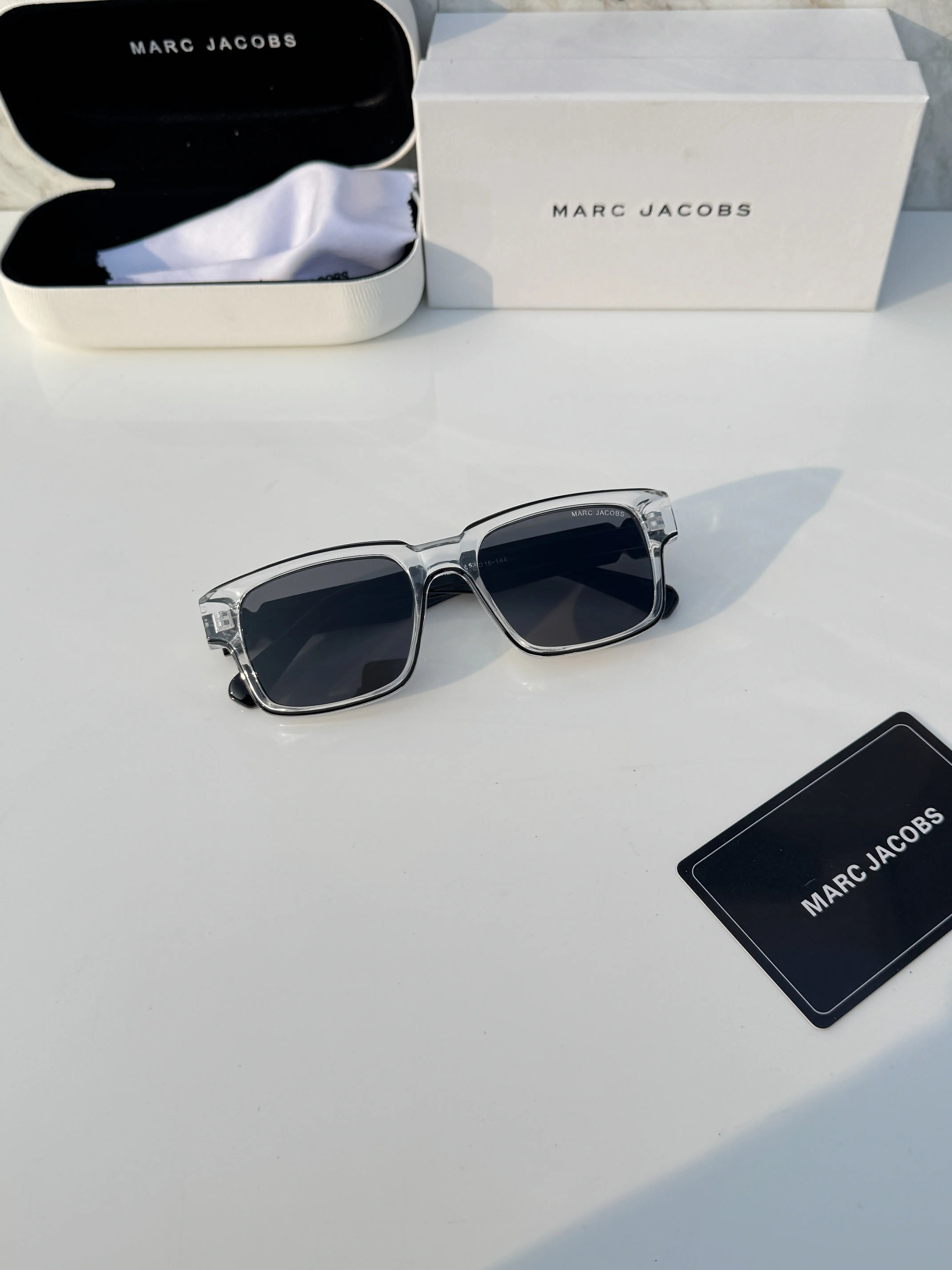 Marc_jacobs_1117_transparent_black
