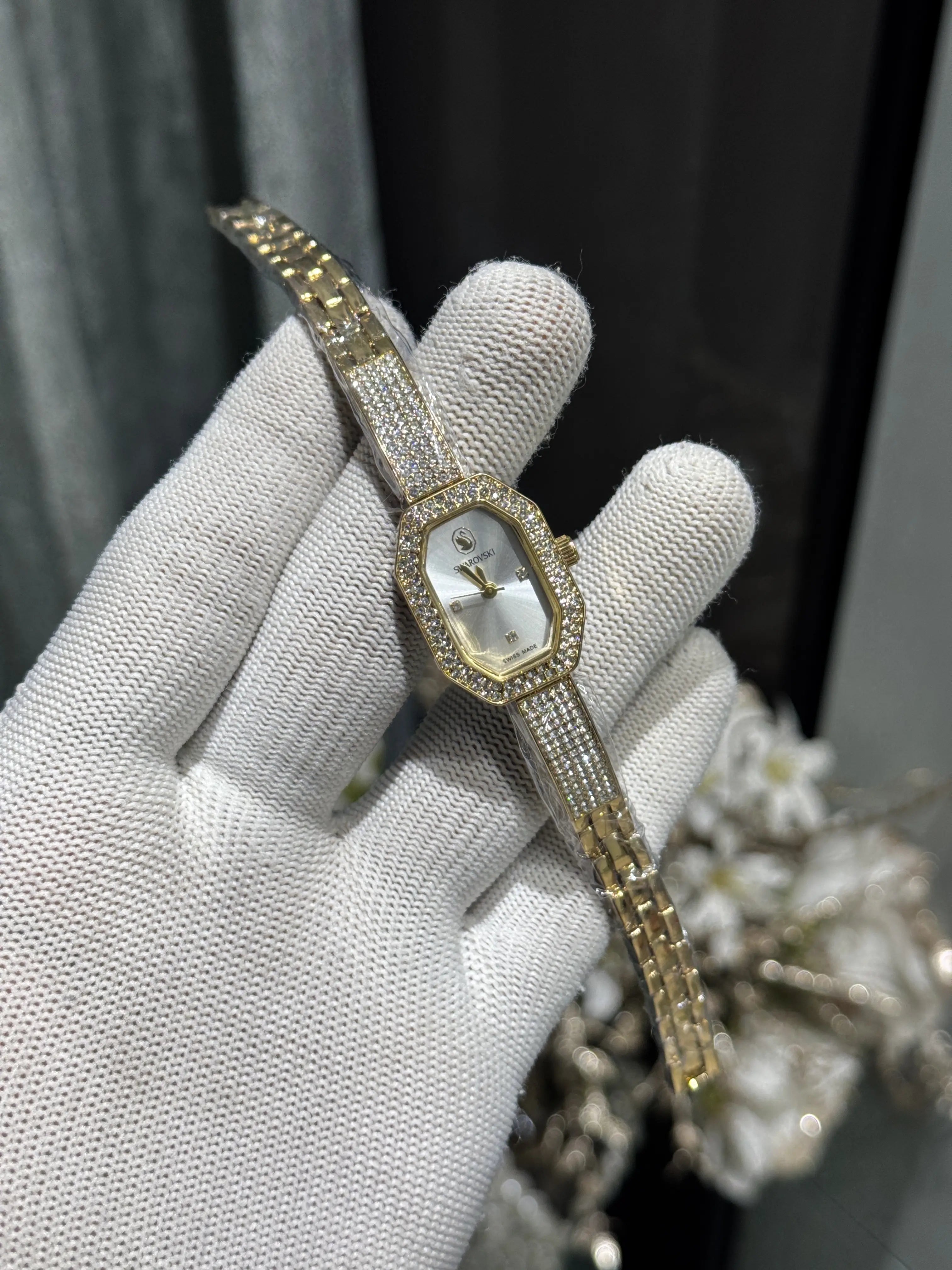 Swarovsk i Dextera Gold White Premium Watch