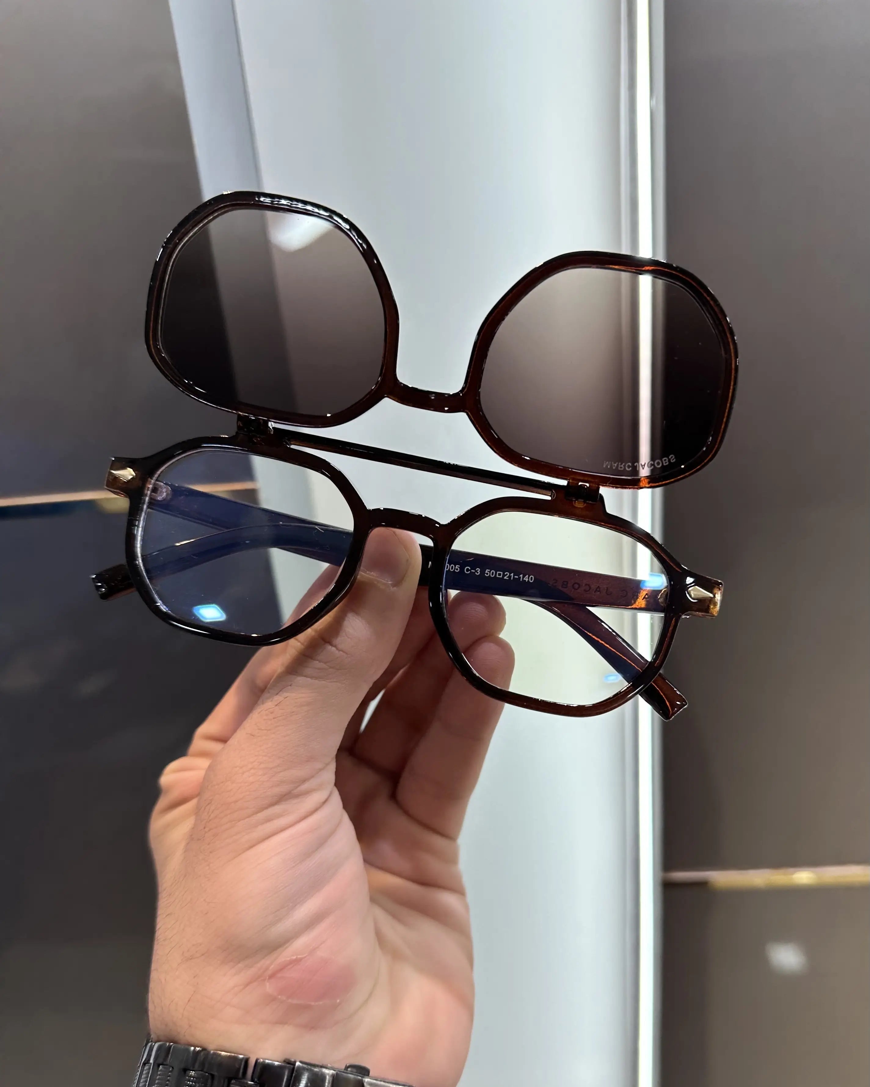 Marc Jacobs All Brown Dual Premium shades 1005