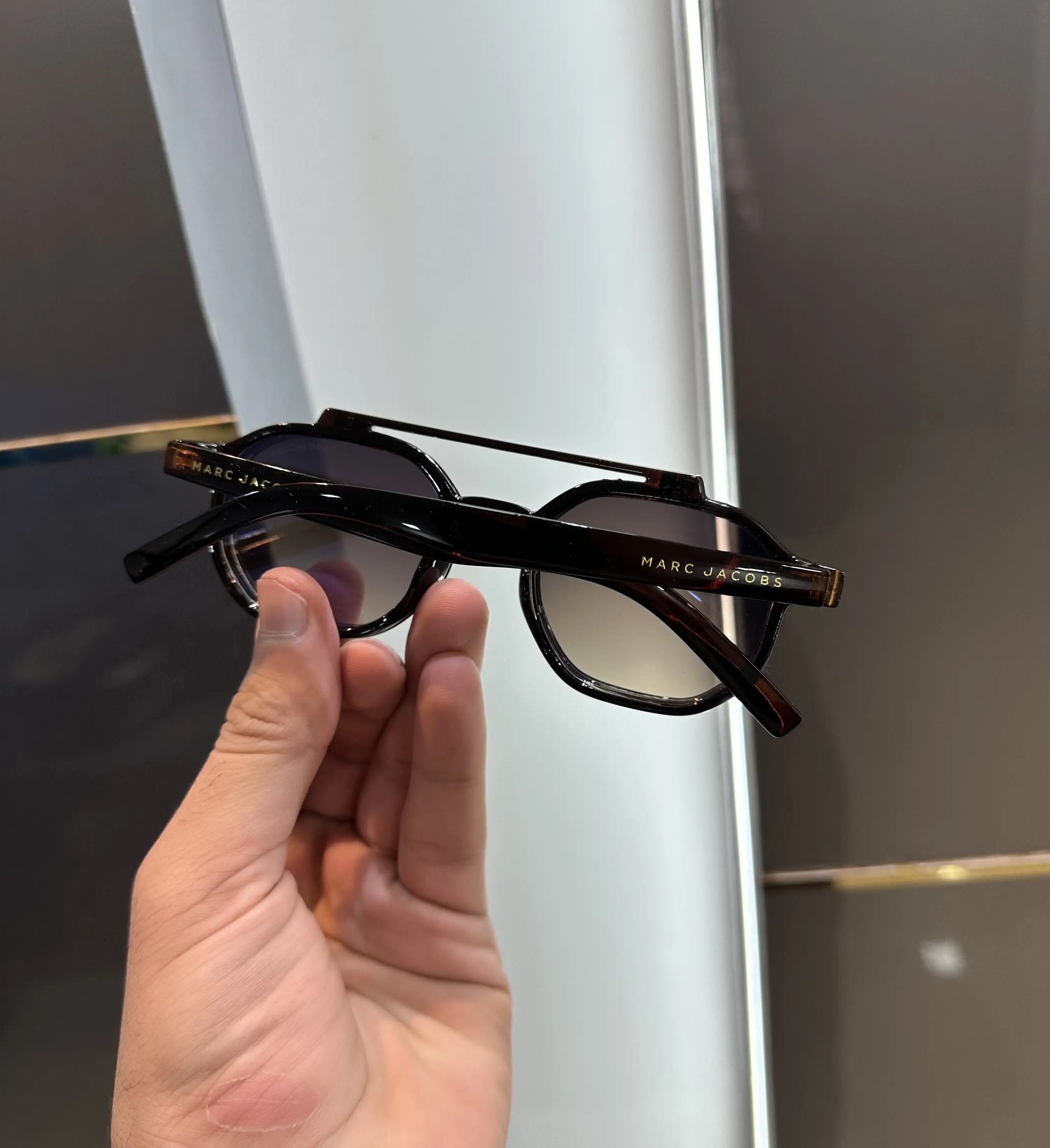 Marc Jacobs All Brown Dual Premium shades 1005