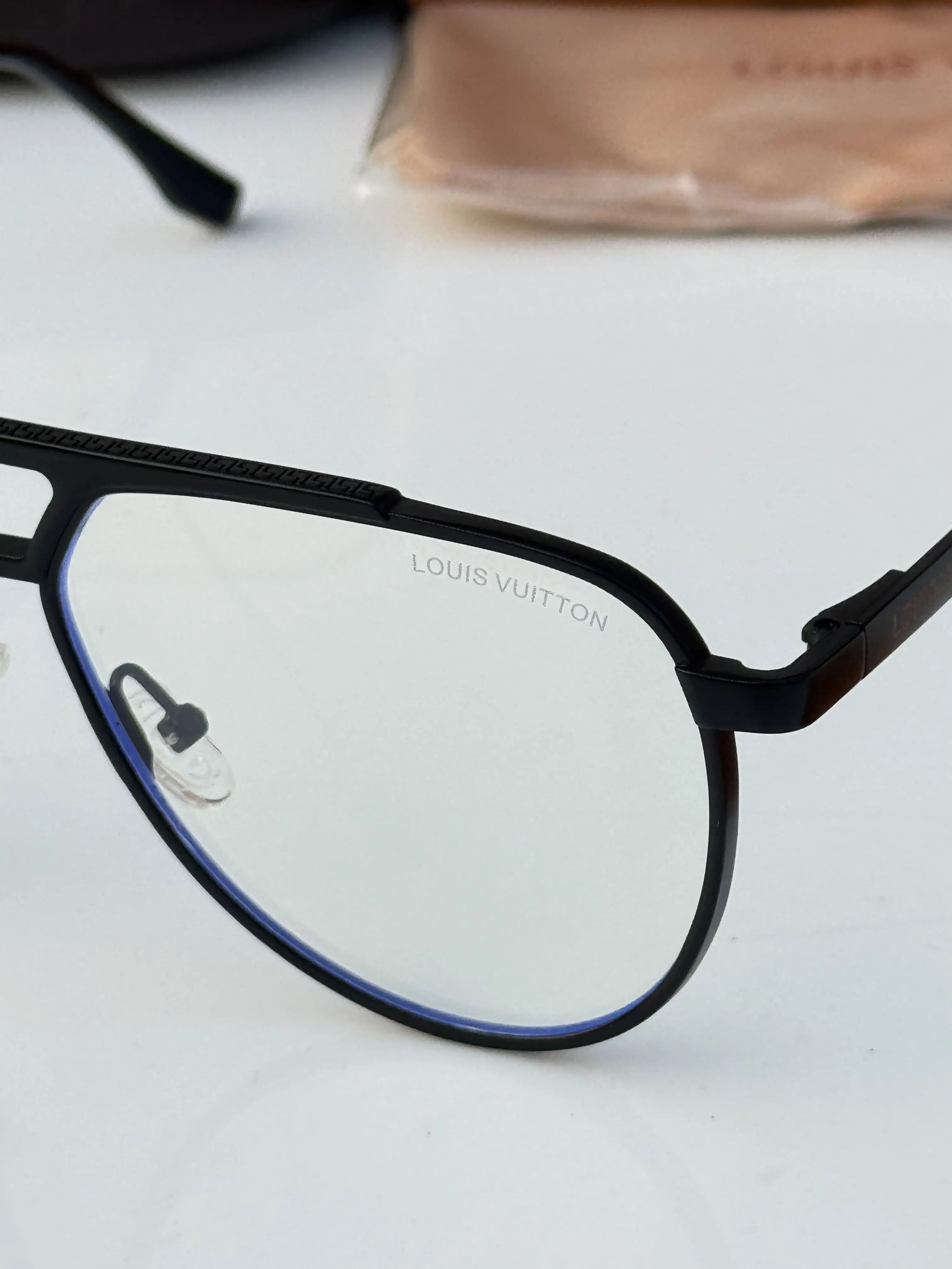 Louis_vuitton_532_black_plano