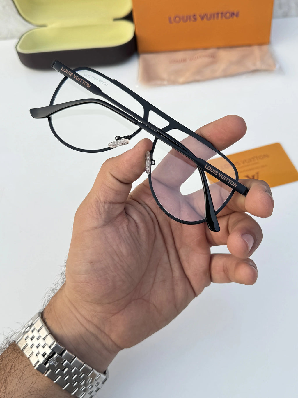 Louis_vuitton_532_black_plano