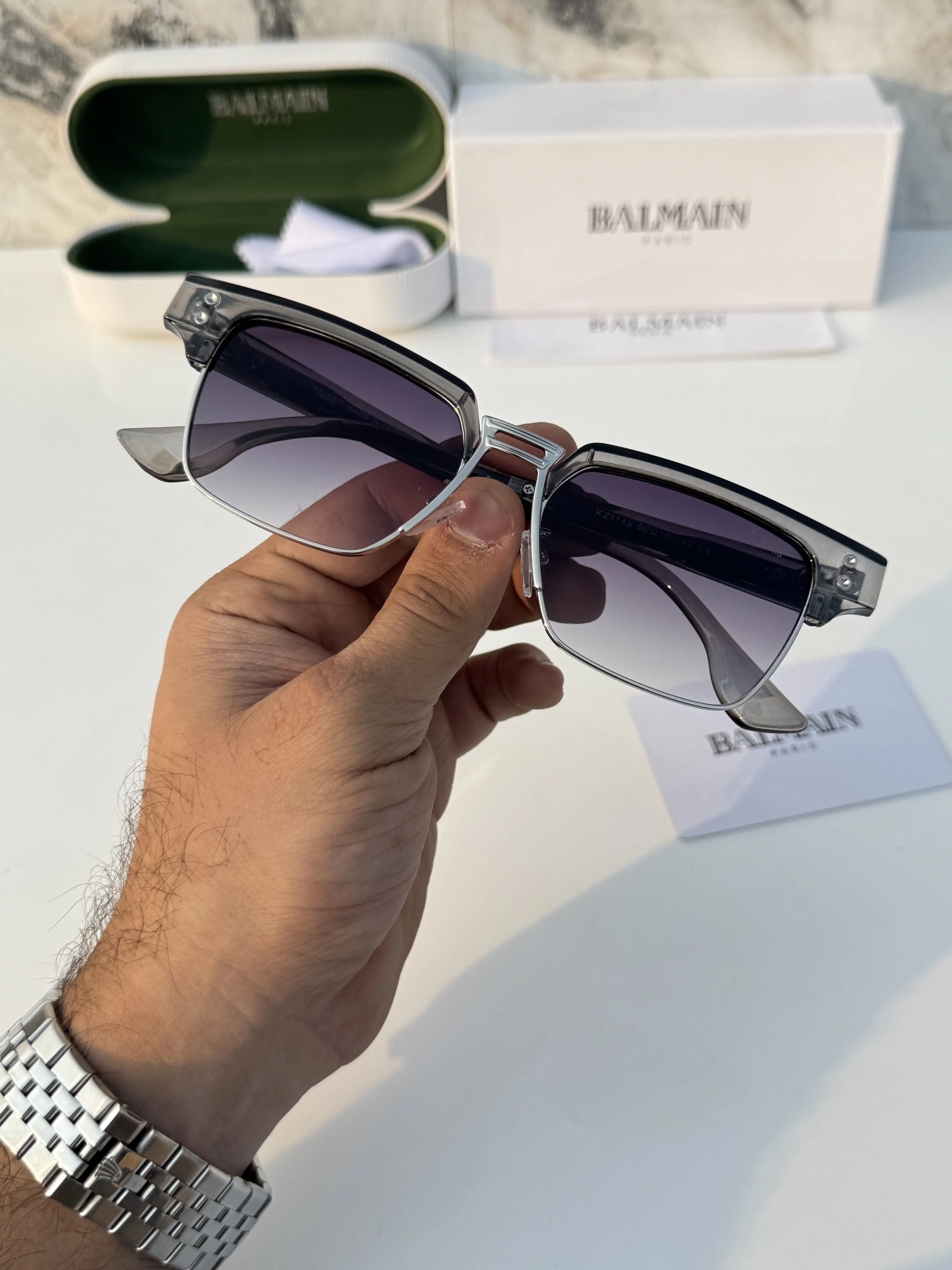 Balmain_1145_grey