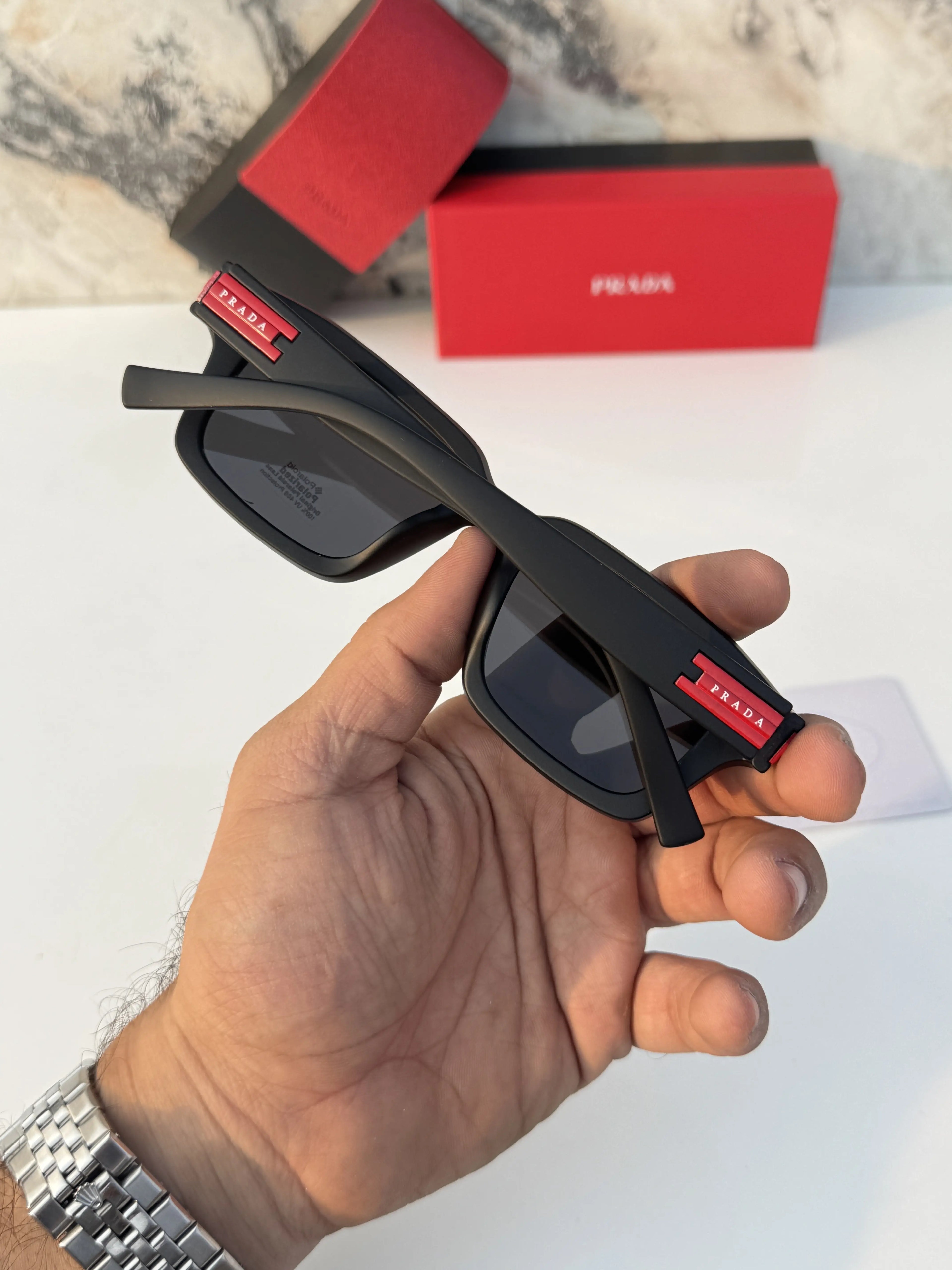 Prada_5110_black_red