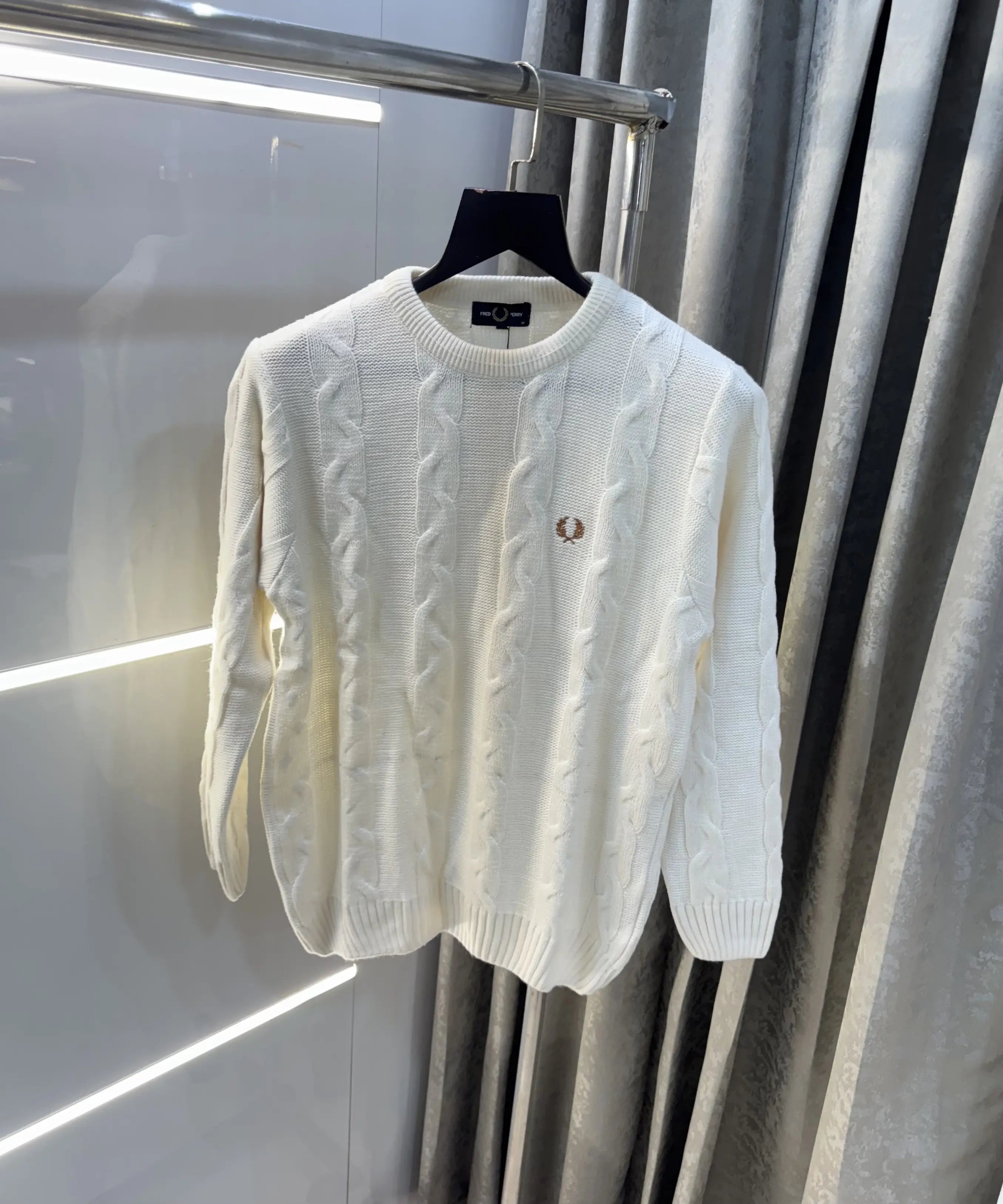 Fredperry White Embroidery Logo Imported Pull Over Secondary image