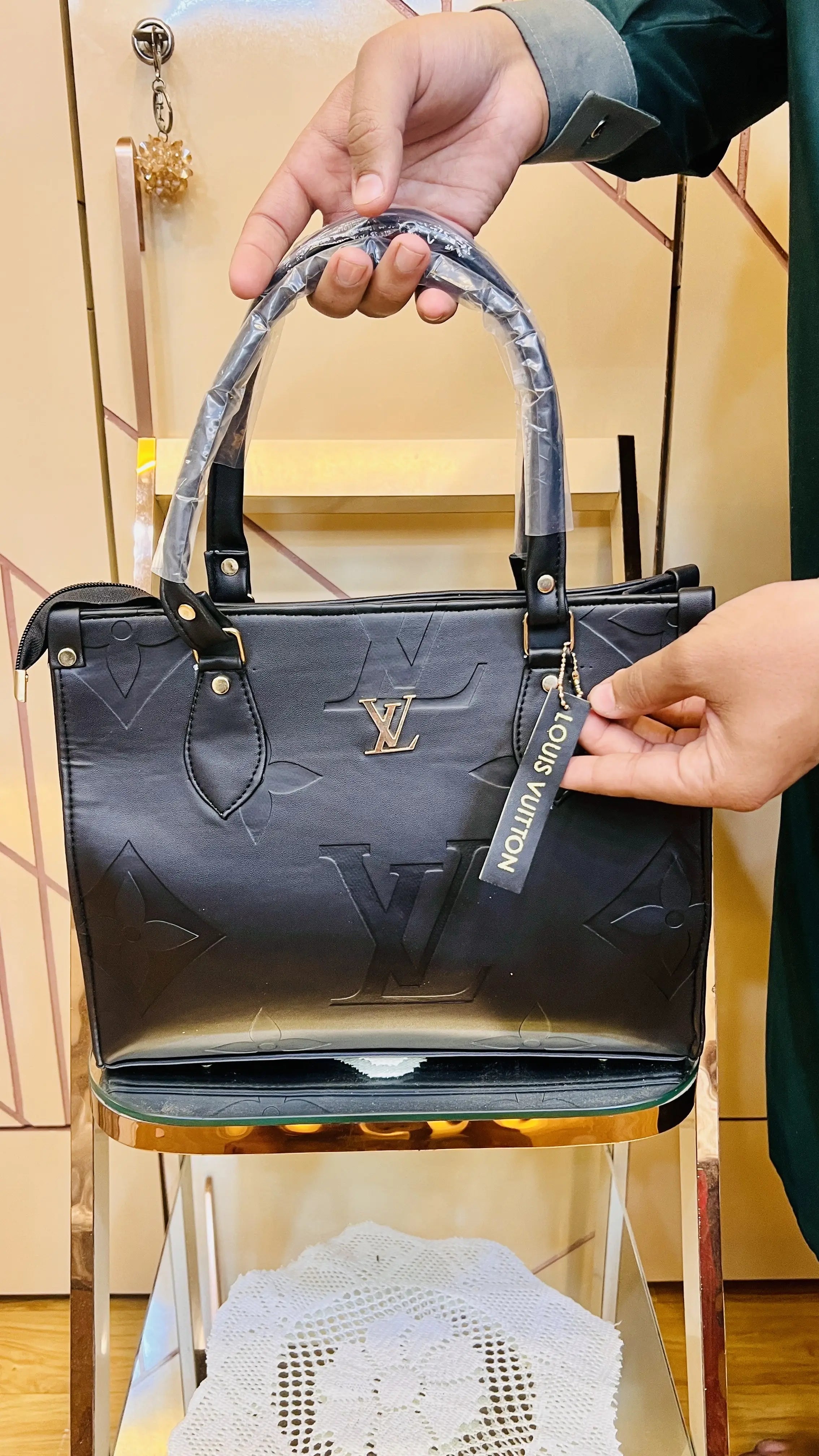 LOUI_S VUITTON PREMIUM QUALITY IMPORTED MONOGRAm HAND BAG ON THE GO