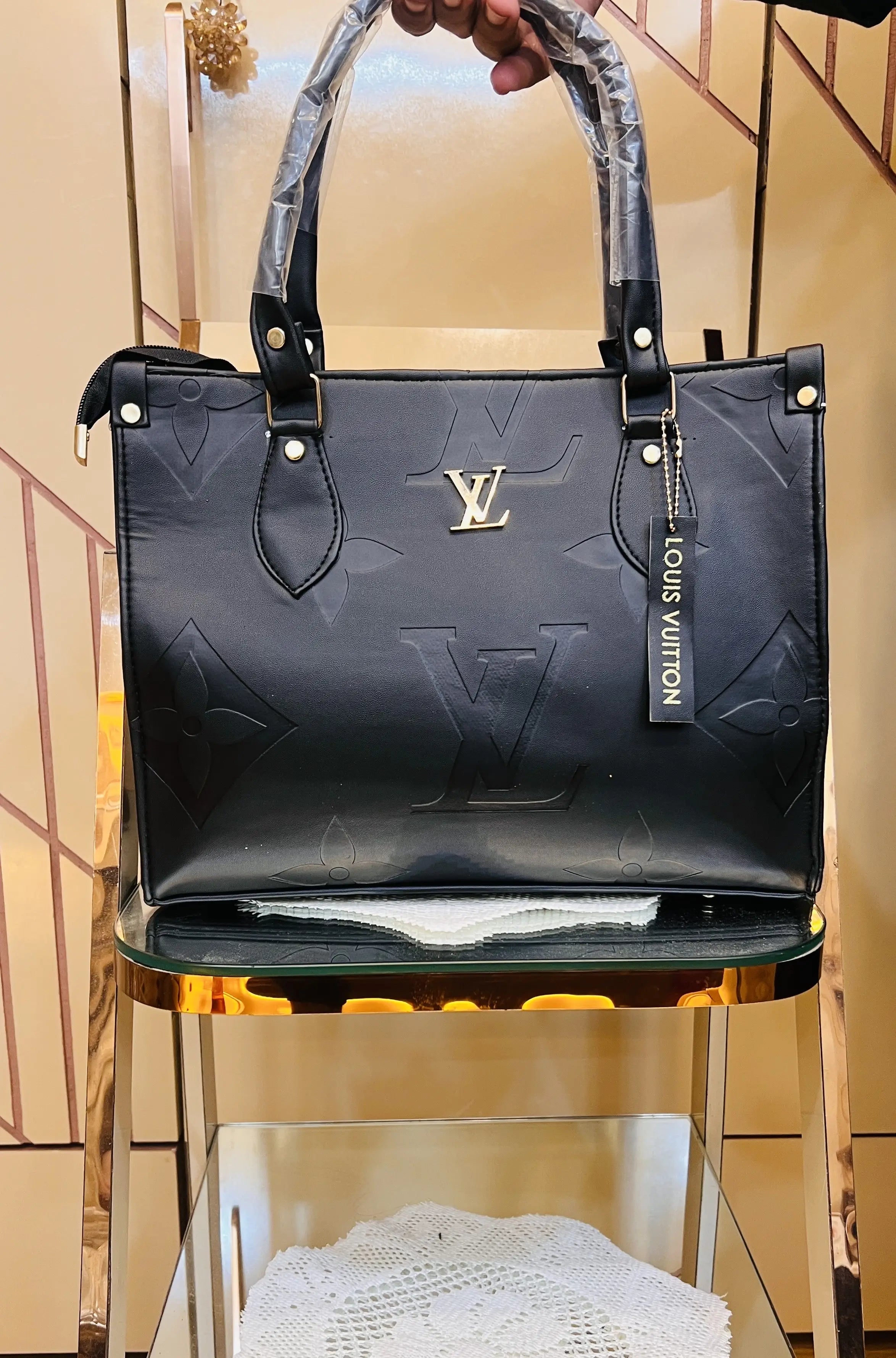 LOUI_S VUITTON PREMIUM QUALITY IMPORTED MONOGRAm HAND BAG ON THE GO