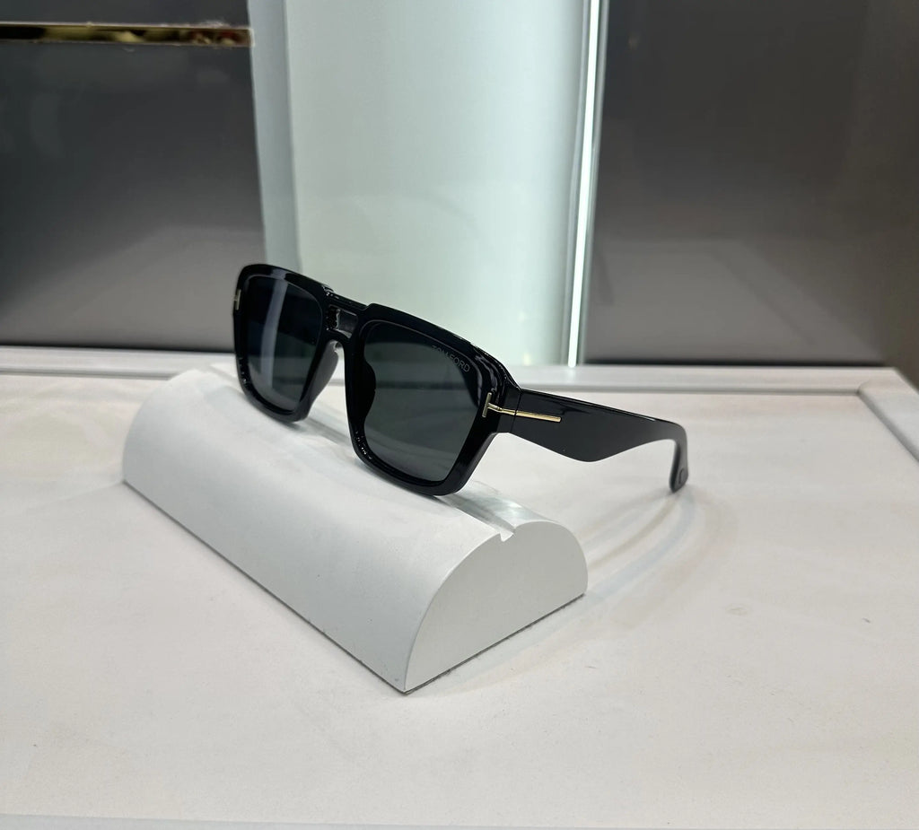 Tomford All Black Premium Shades 185