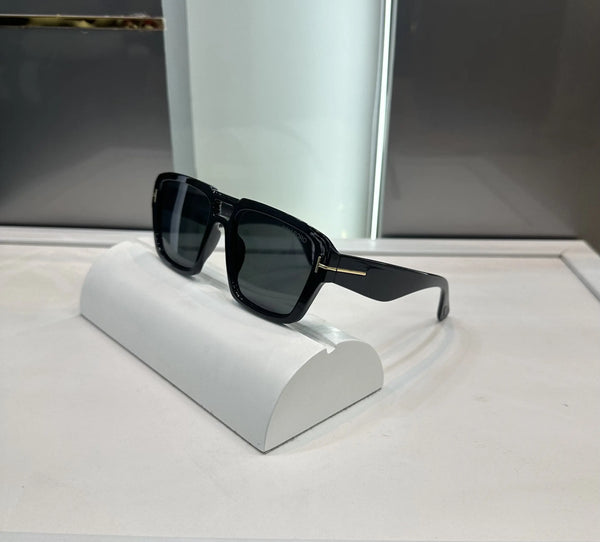 Tomford All Black Premium Shades 185