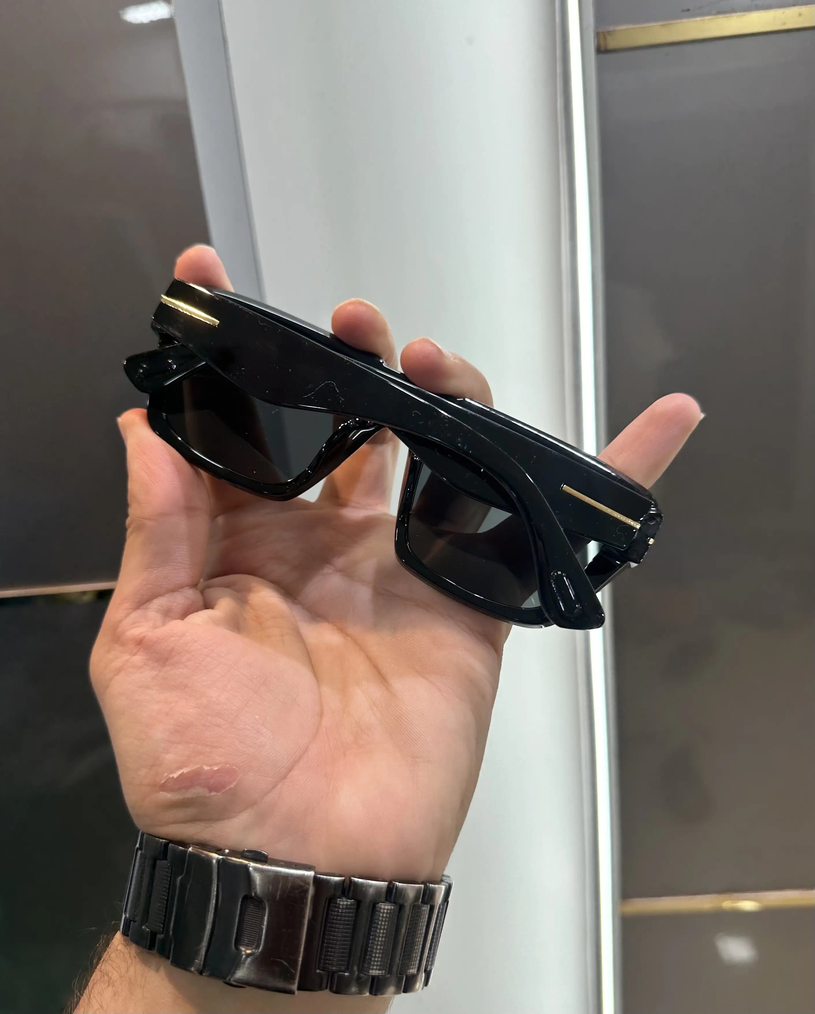 Tomford All Black Premium Shades 185