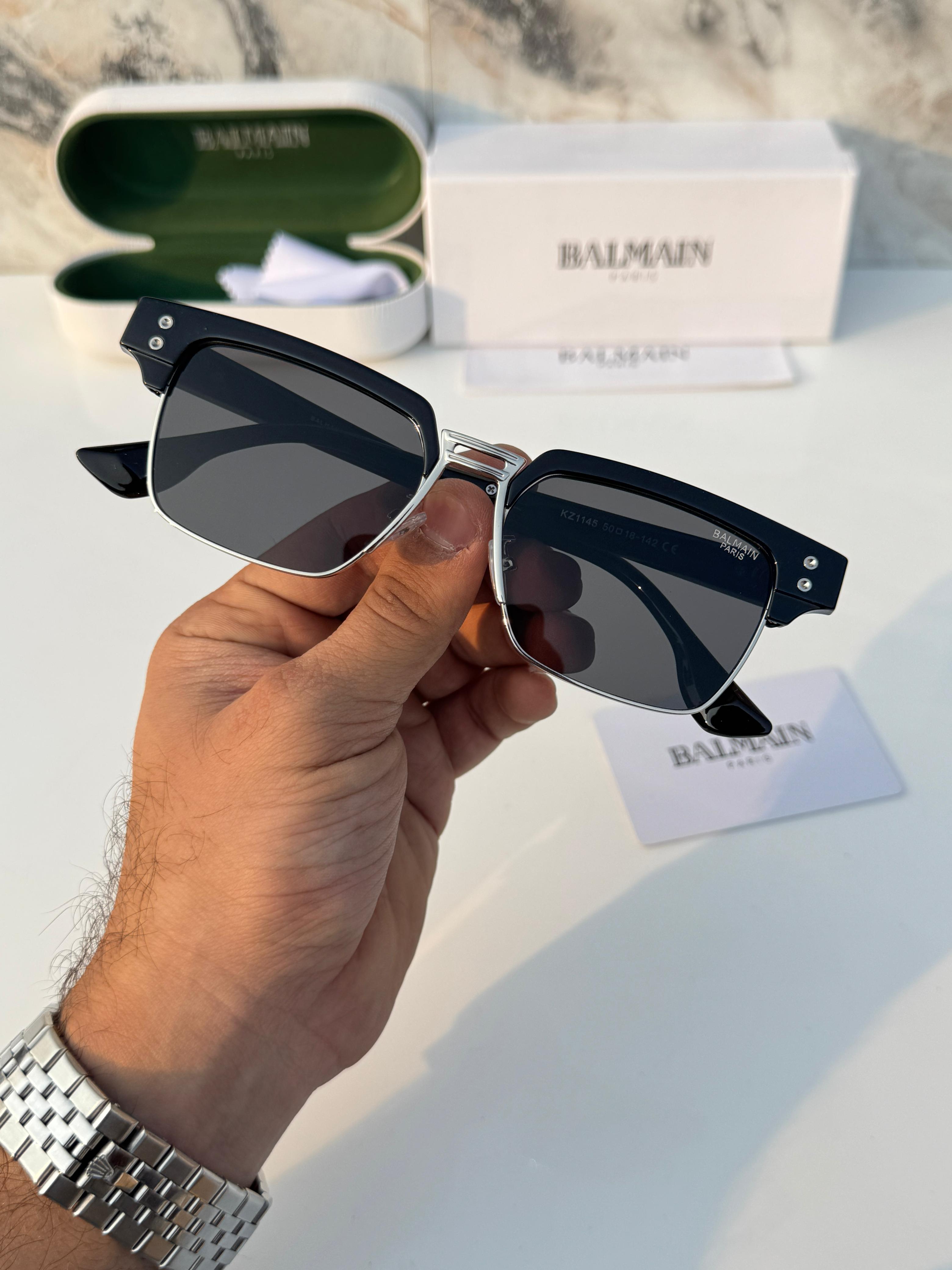 Balmain_1145_black_silver