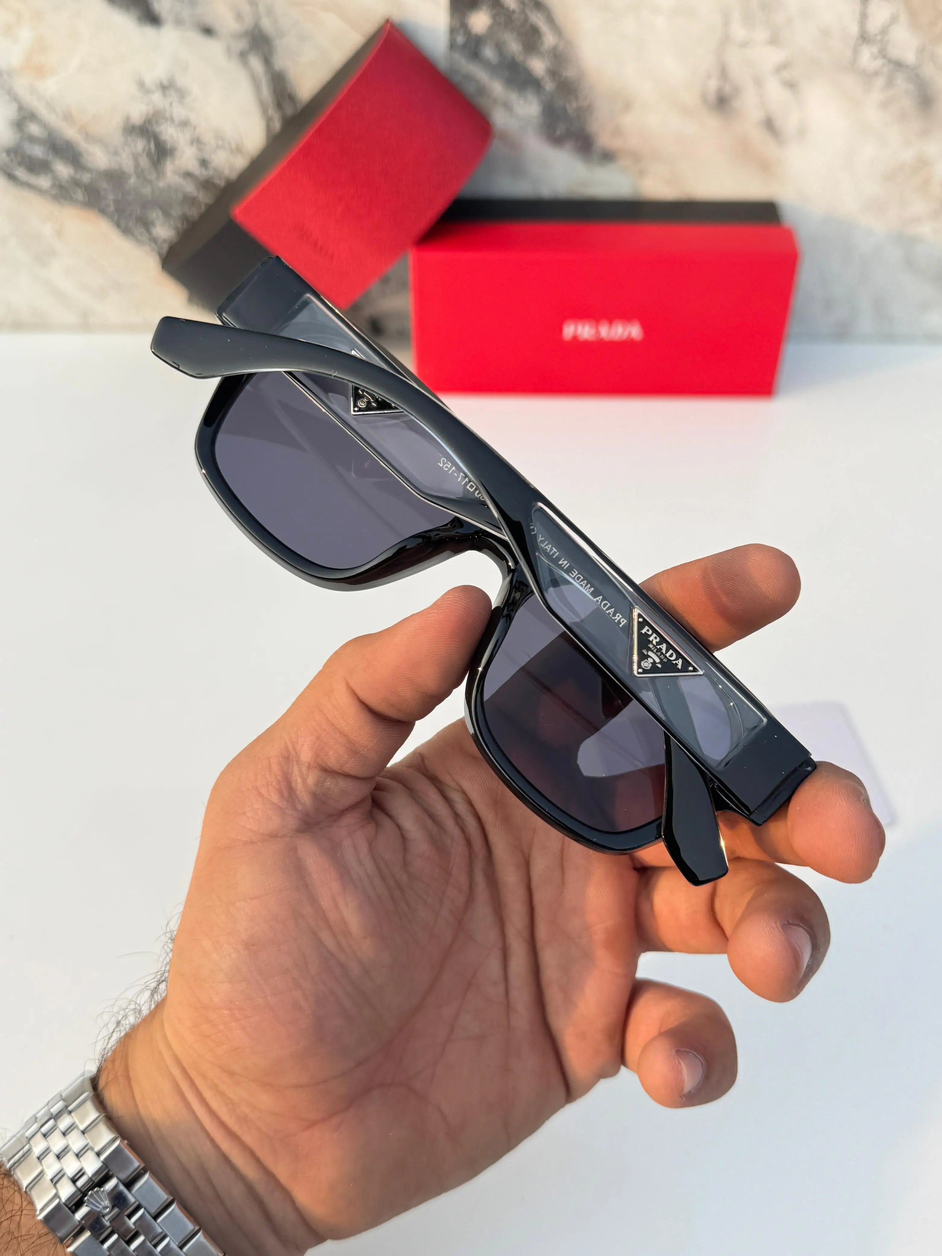 Prad_ 2330_black
