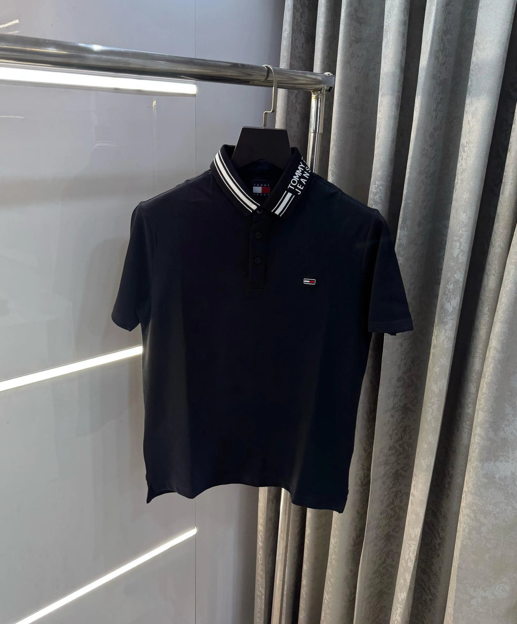 Tomm y Hilfiger Black Collar Look Premium Polo T-Shirt