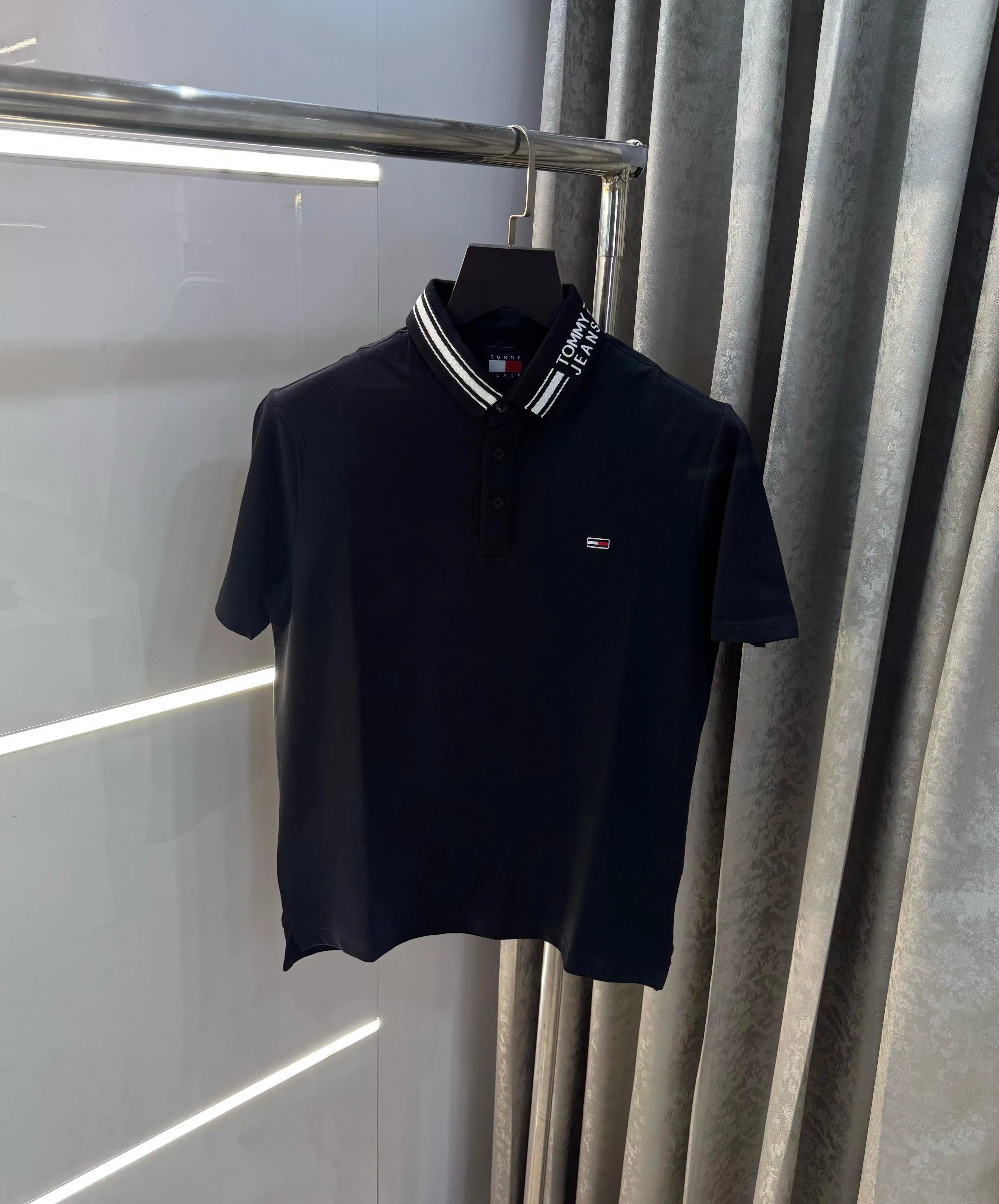 Tomm y Hilfiger Black Collar Look Premium Polo T-Shirt
