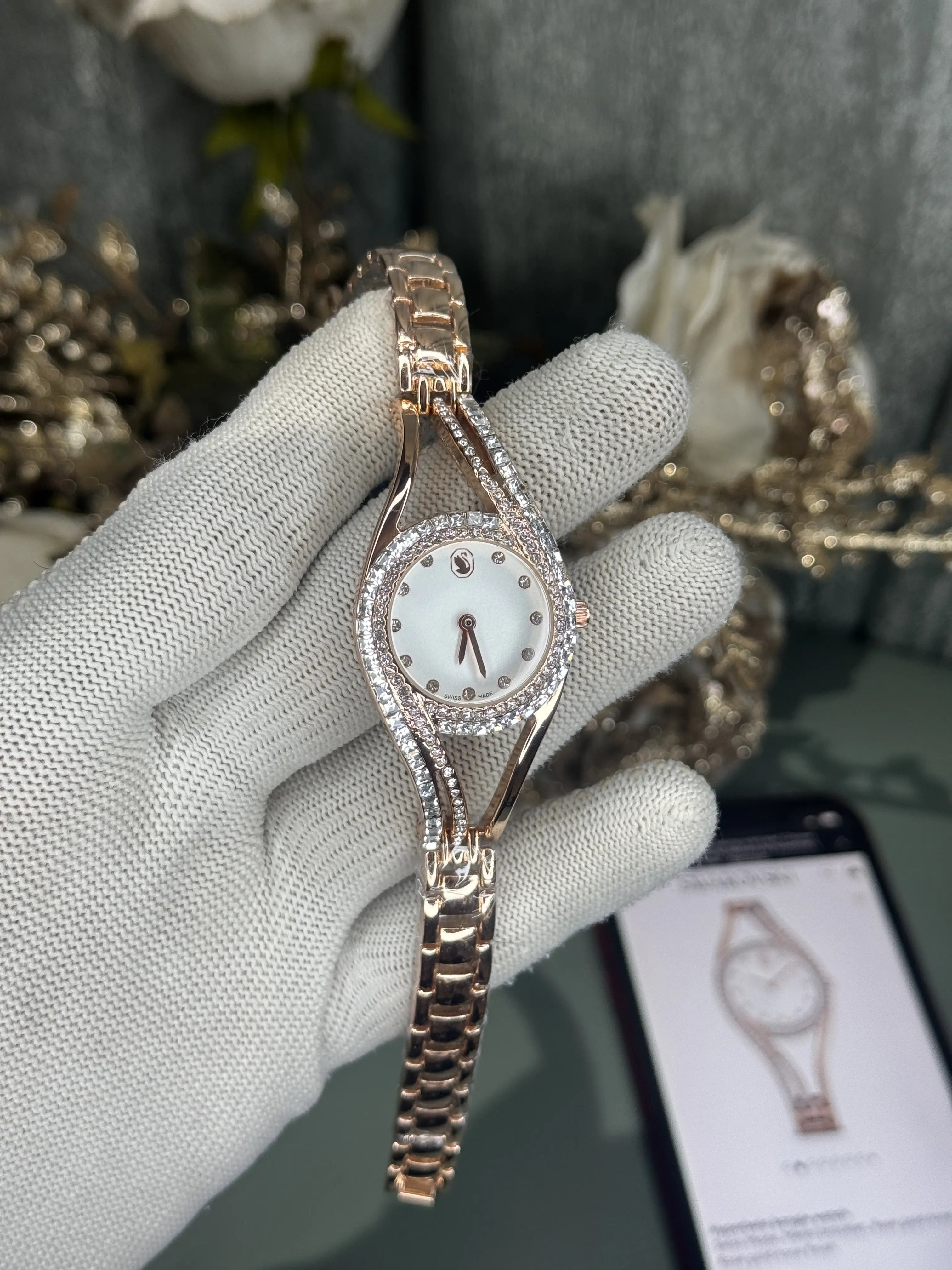Swarovsk i Hyperbola Bangle Copper White Premium Watch