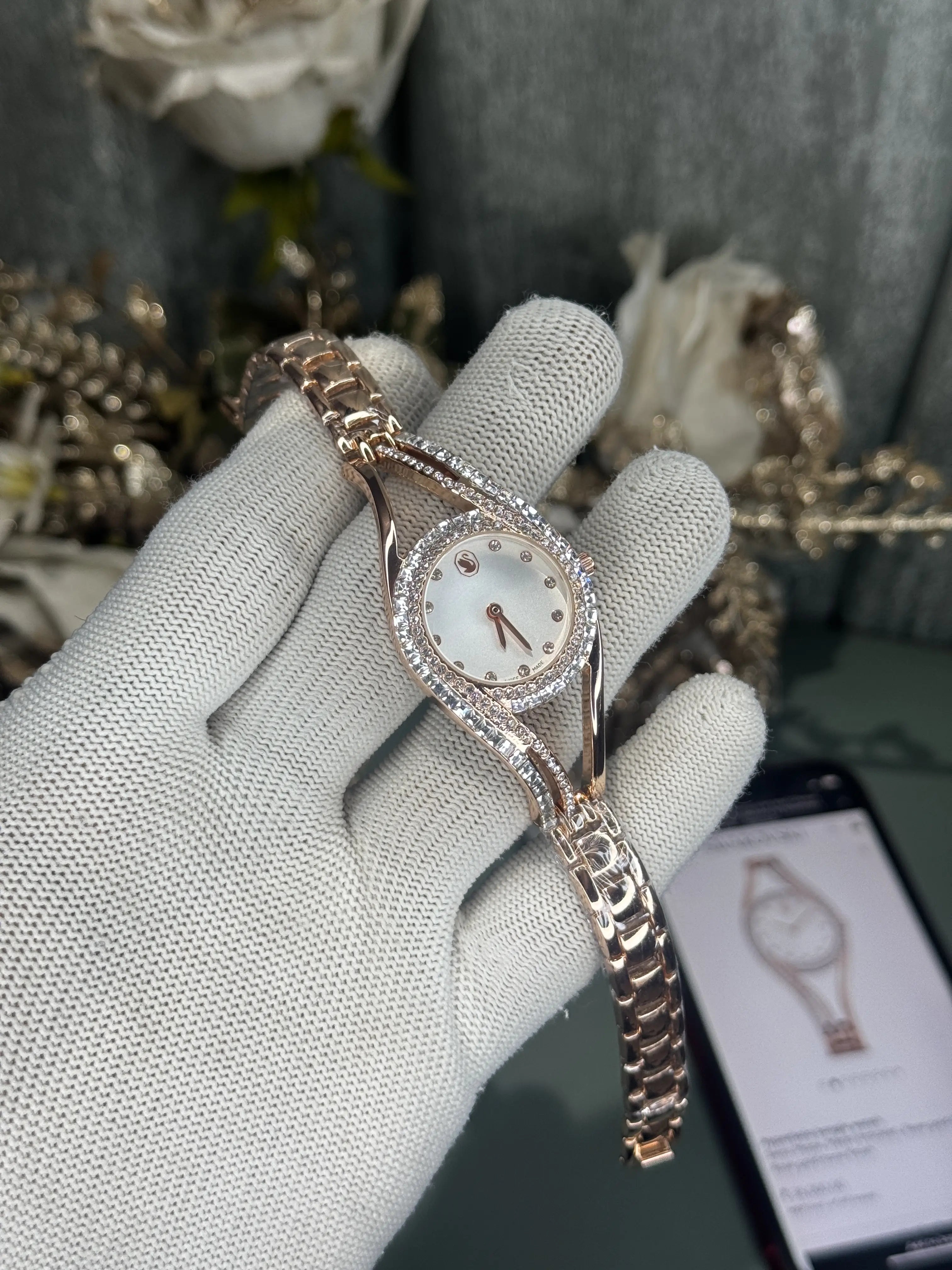 Swarovsk i Hyperbola Bangle Copper White Premium Watch