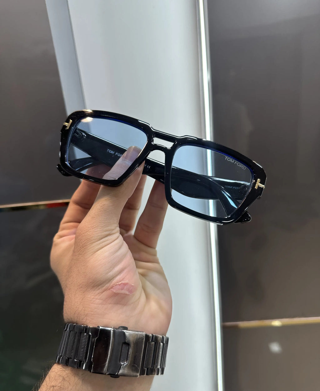 Tomford Black Blue Premium Shades 185