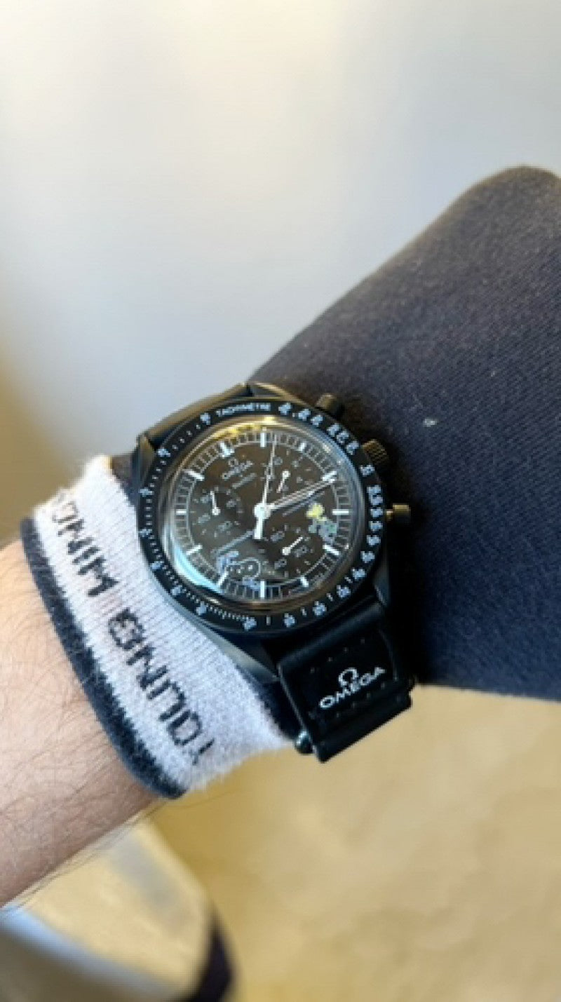 Omega Swatch snoopy black edition