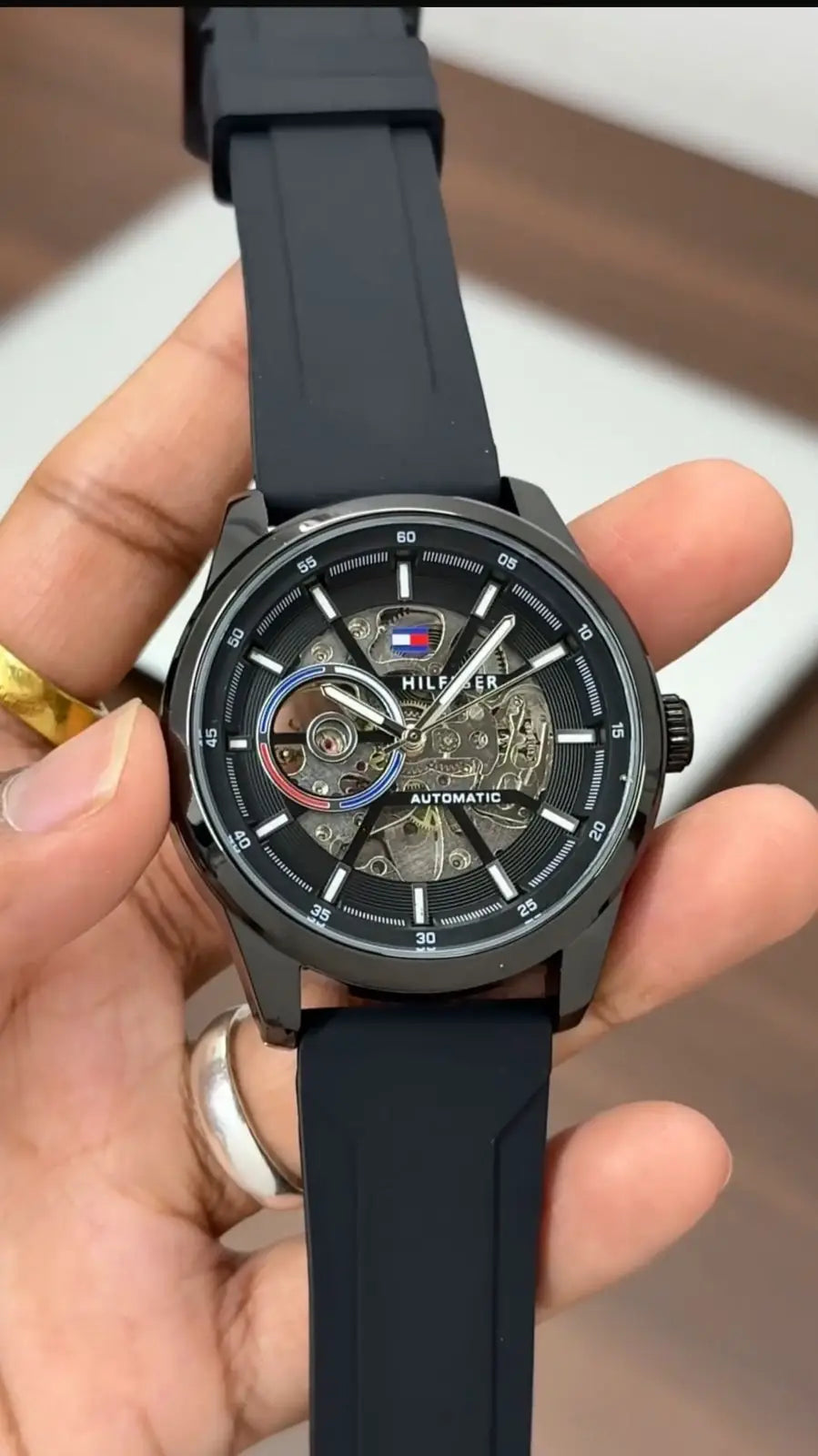 TOMMY_AUTO_BLACK