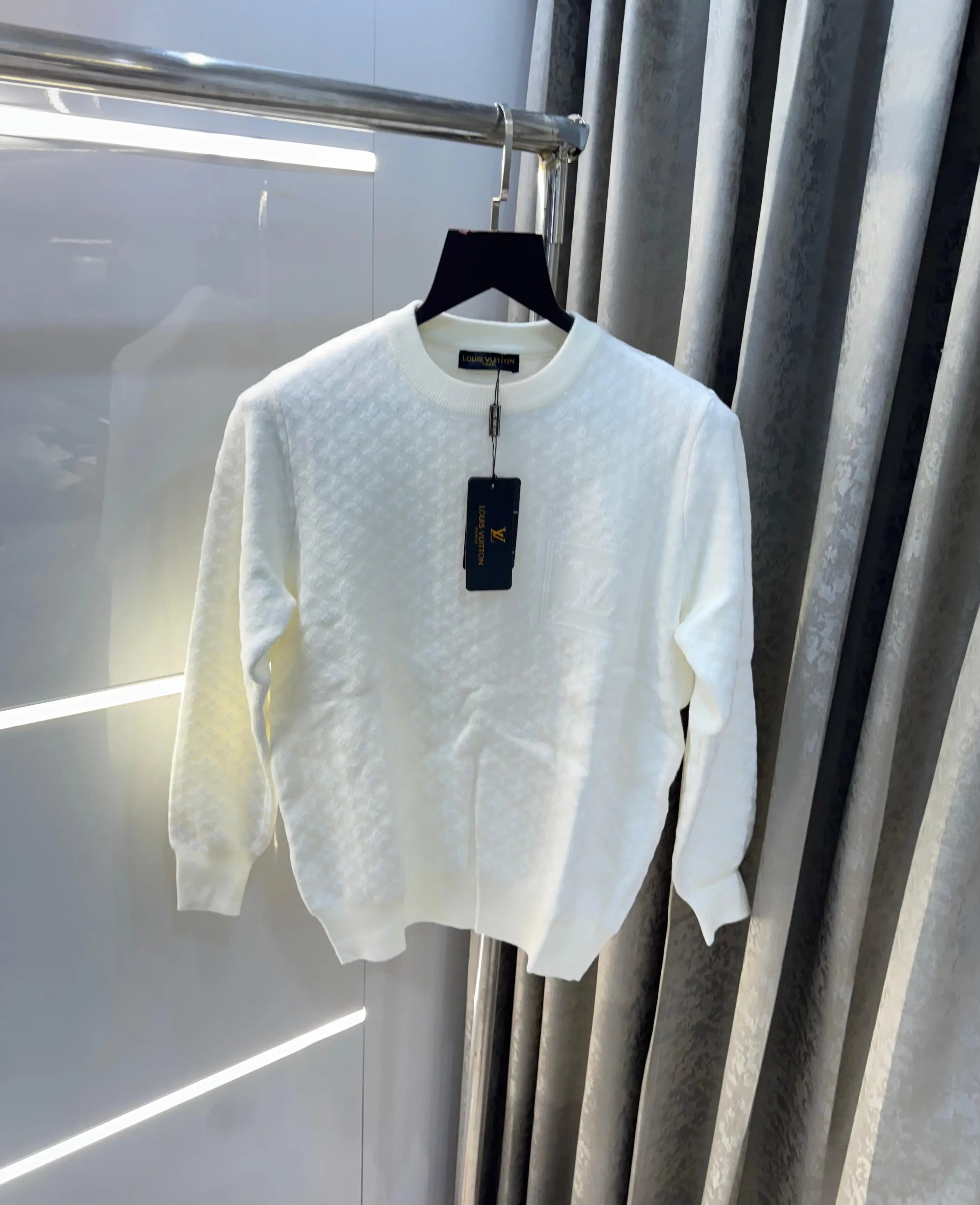 Louis  Vuitton wahit  Logo Work Imported Pull Over Secondary image