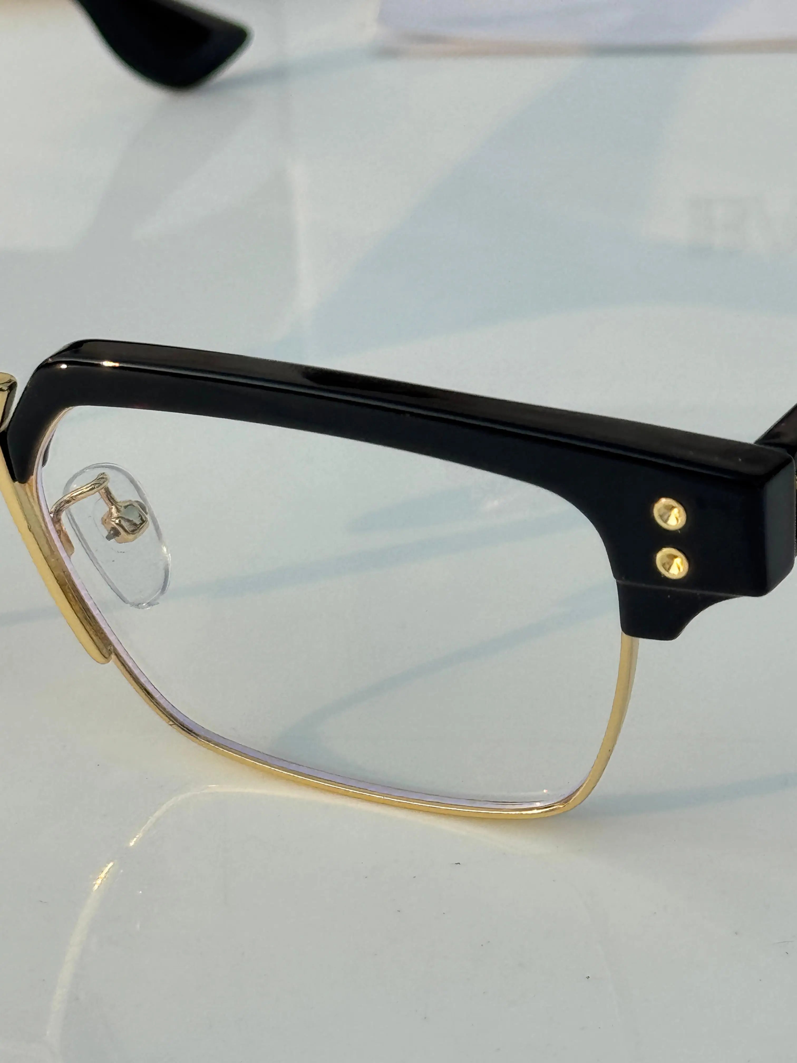 Balmain_1145_black_gold_plano