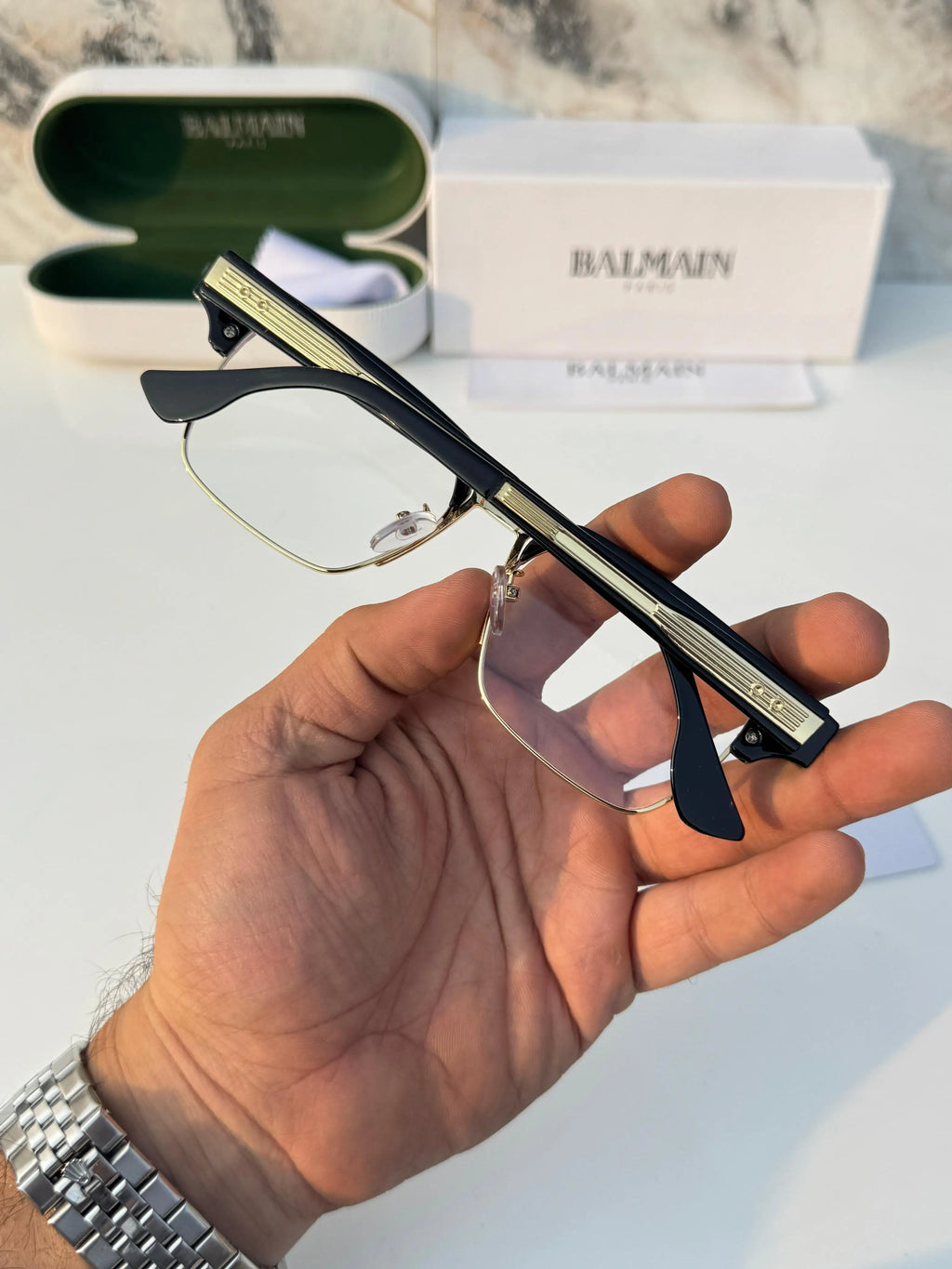 Balmain_1145_black_gold_plano