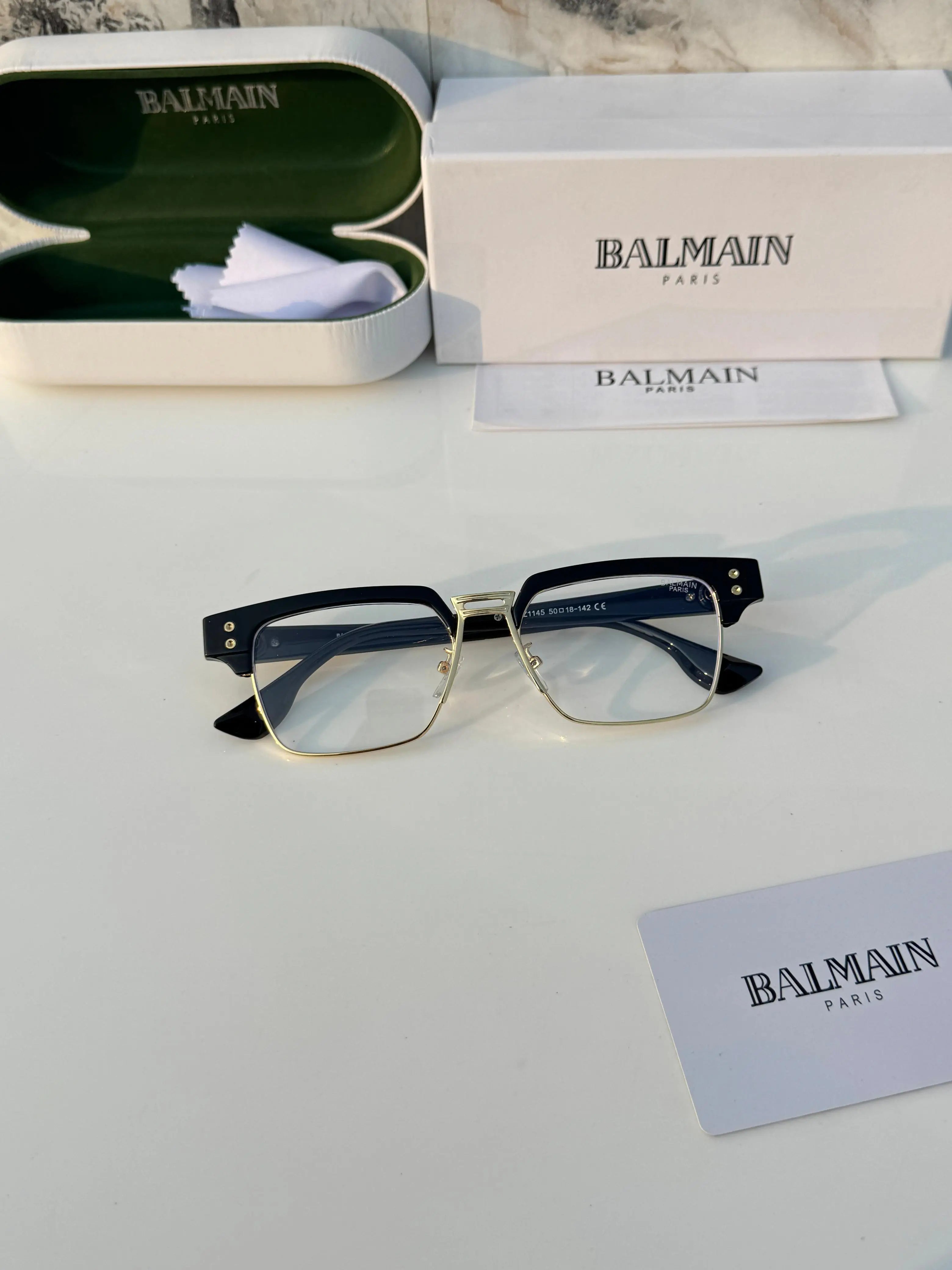 Balmain_1145_black_gold_plano