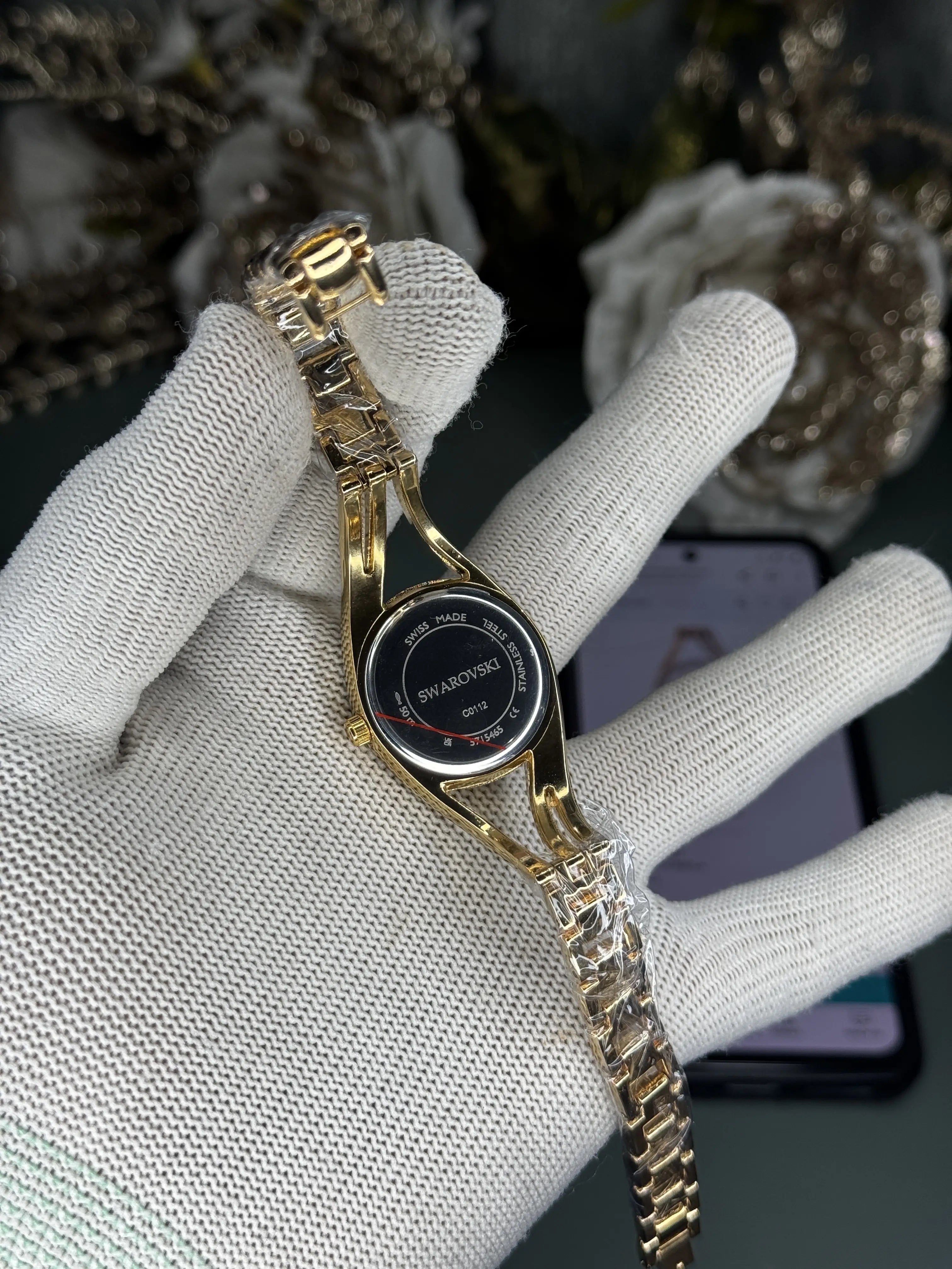 Swarovsk i Hyperbola Bangle Gold White Premium Ladies Watch