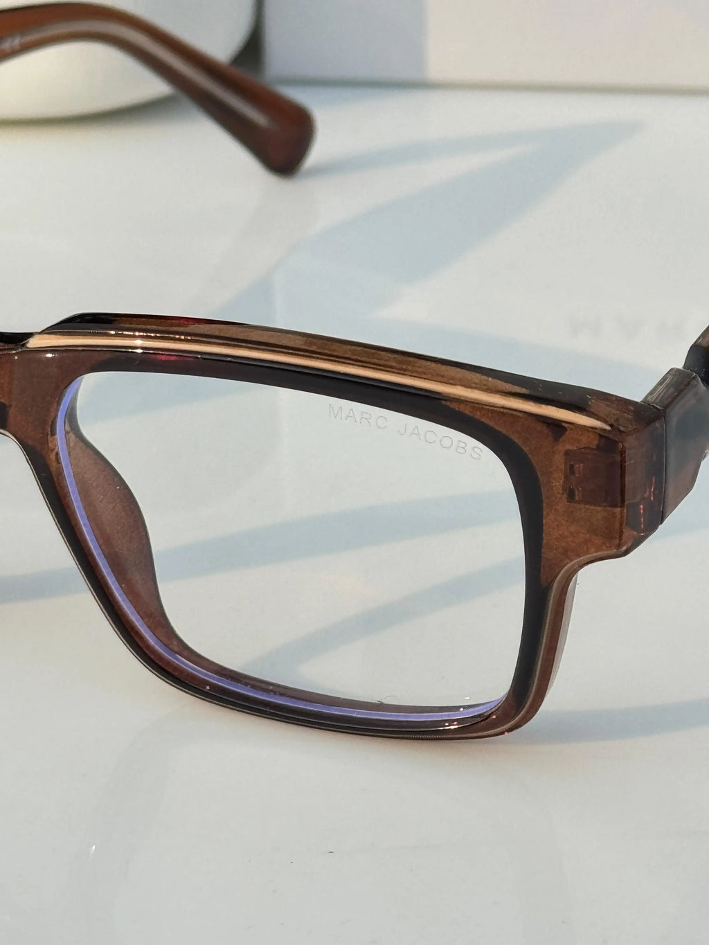 Marc_jacobs_1117_brown _plano