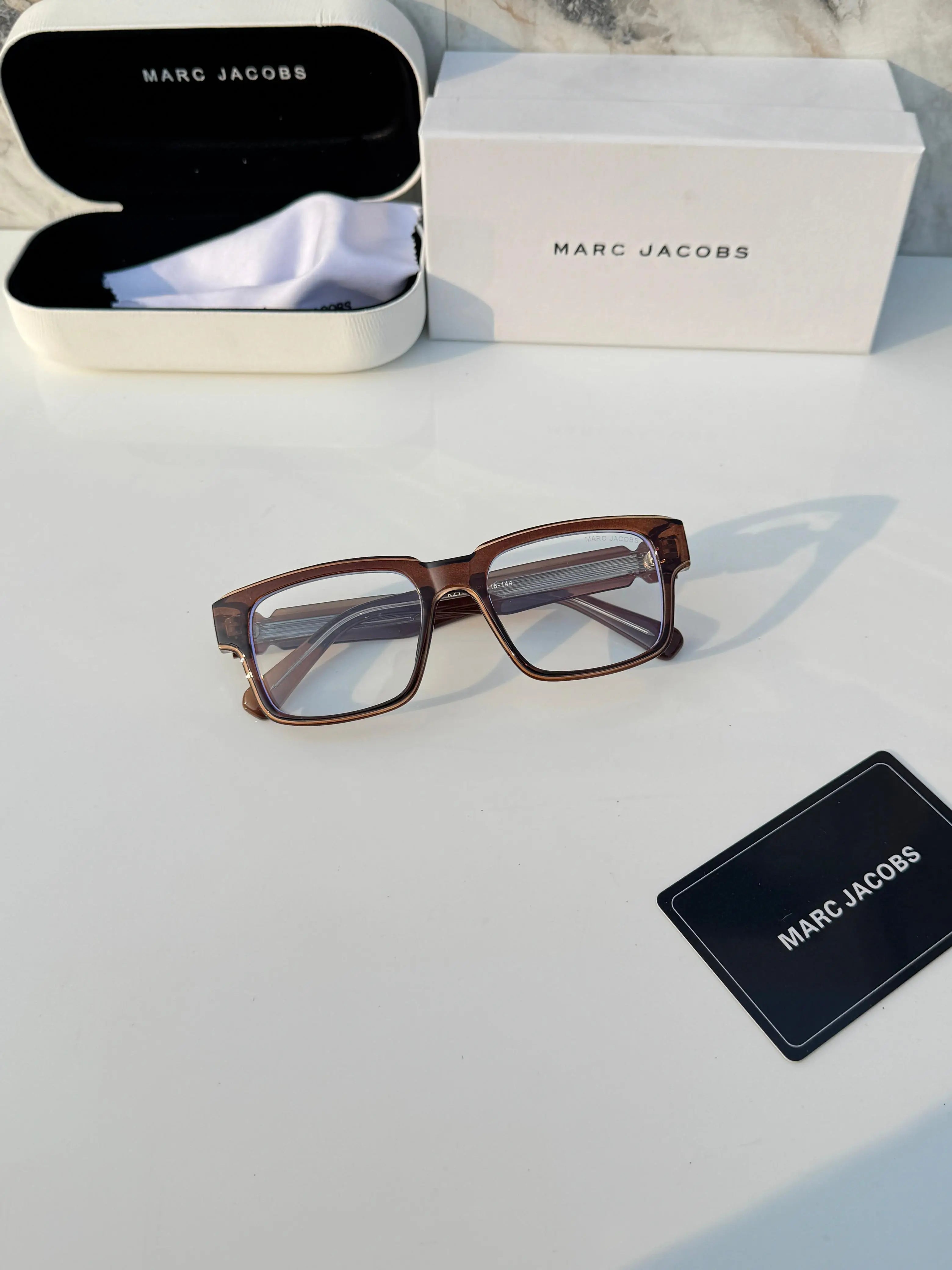 Marc_jacobs_1117_brown _plano