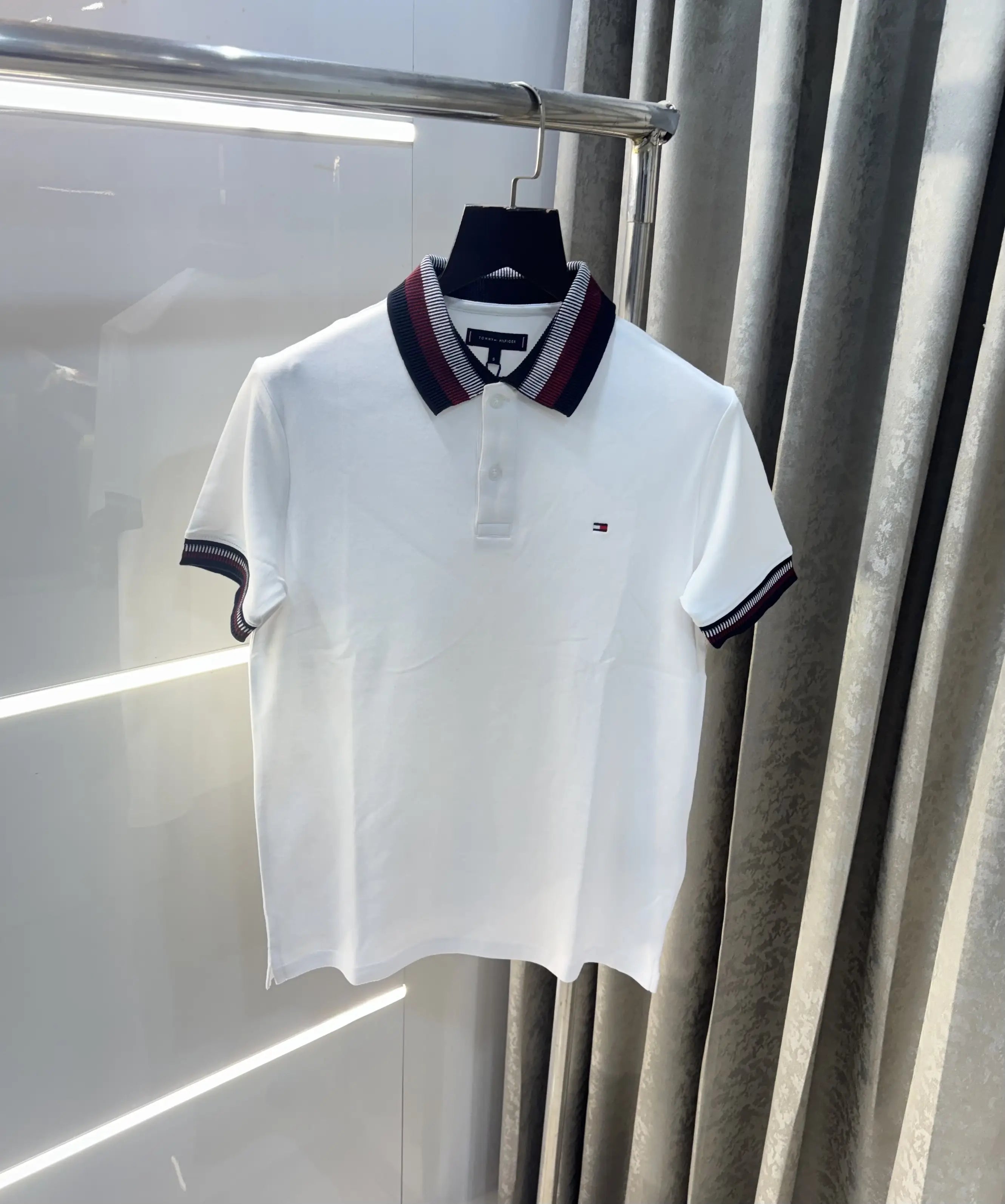 Tomm y Hilfiger White Collar Logo Premium Polo T-Shirt