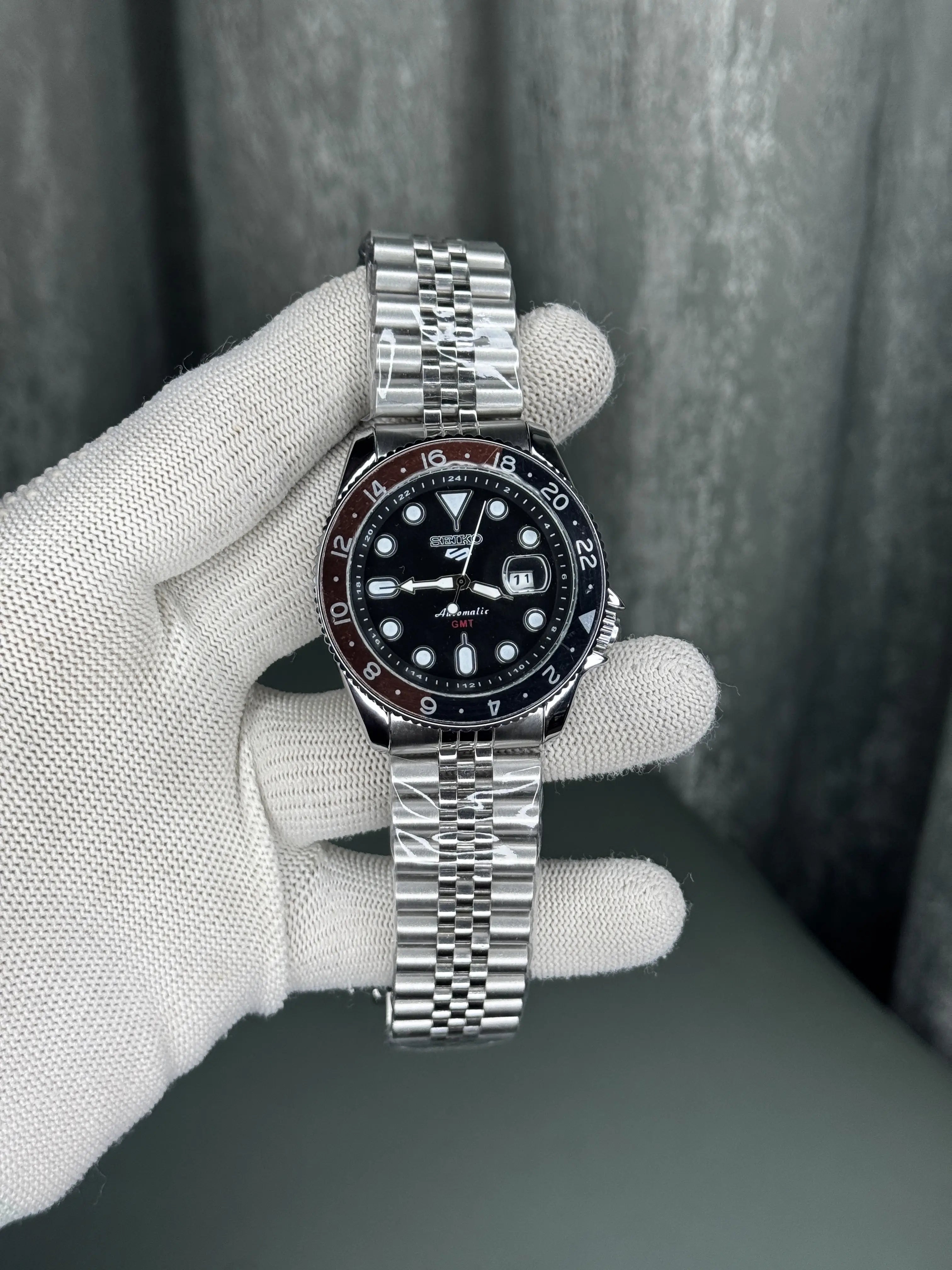 Seik o Gmt Silver Black Premium Watch
